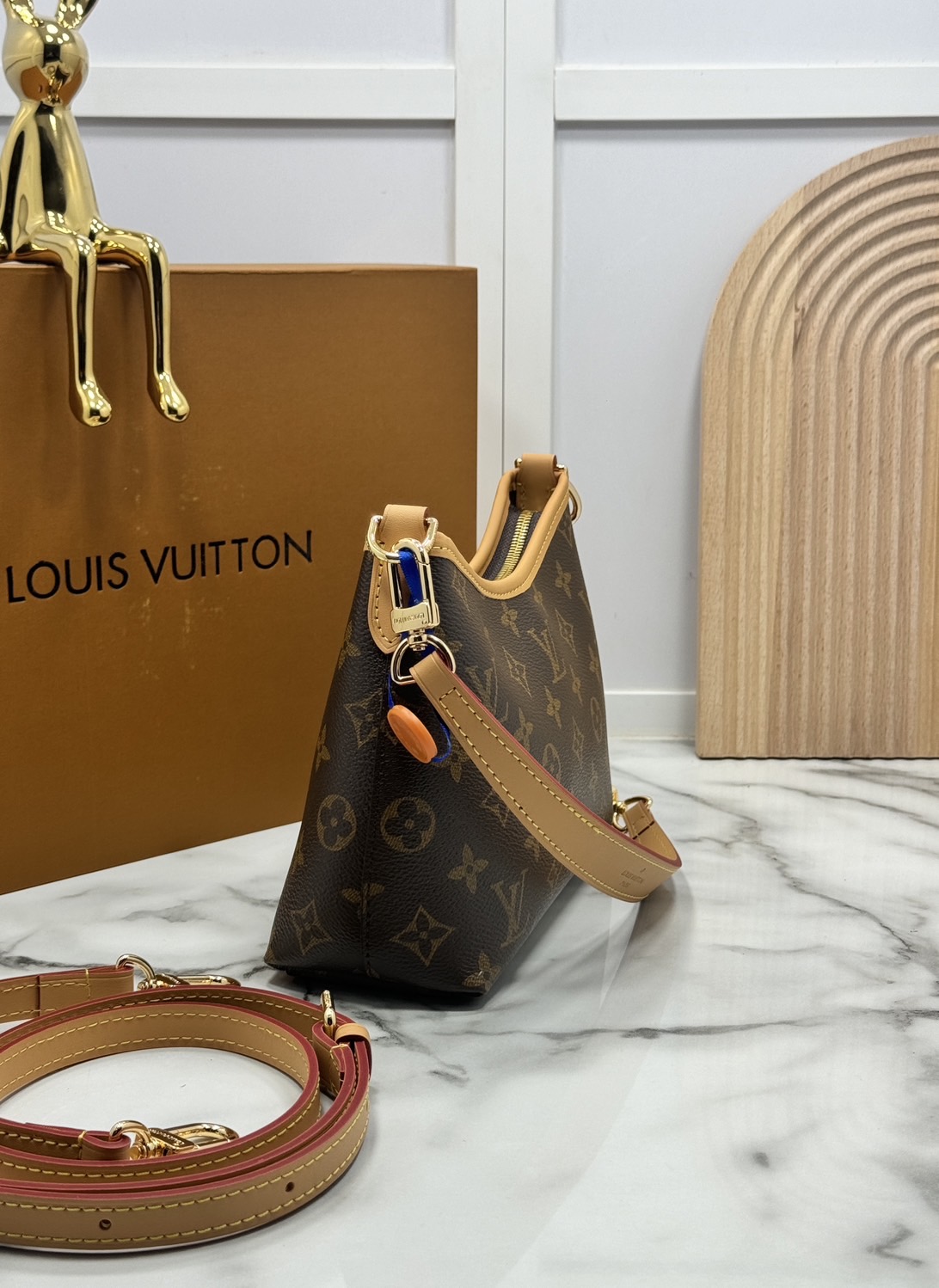 ORI หนังแท้ | LV Mini CarryAll Monogram canvas กระเป๋าสะพายไซ์เล็ก แครี่ออลรุ่นใหม่ มาพร้อมห่วงโซ่หัวใจห้อยสุดคิ้ว และสายสะพายแยกถอดได้ สวยหรูคลาสสิก