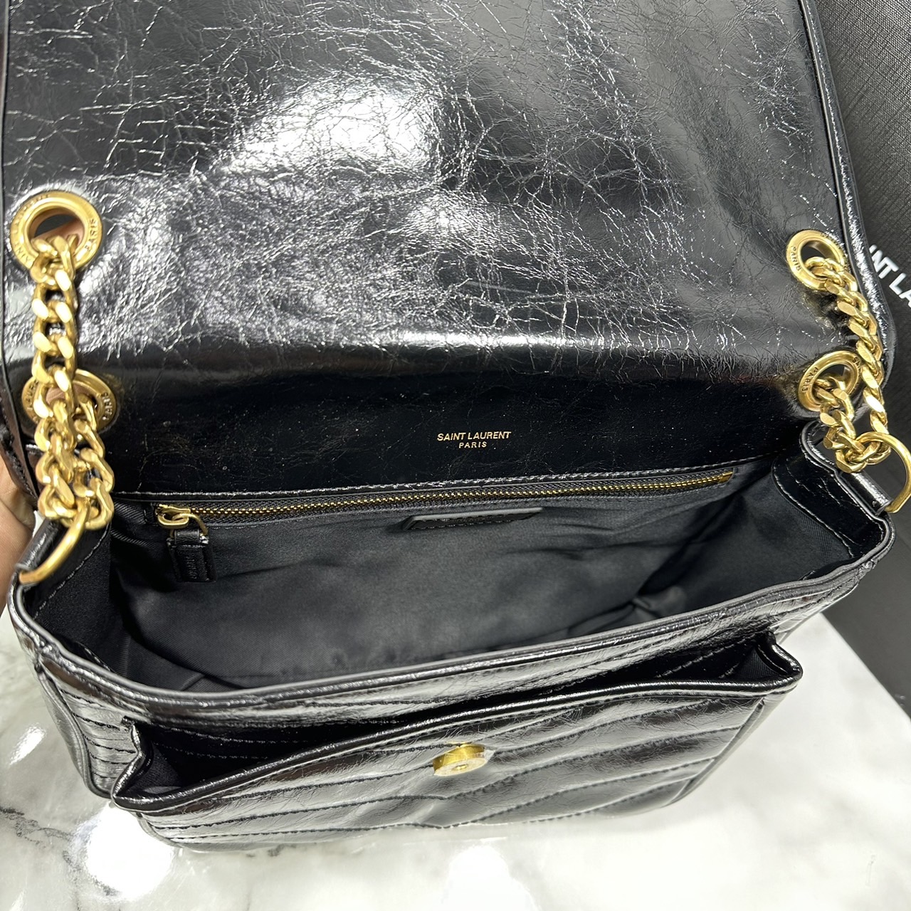 medium YSL Niki shoulder bag 11" กระเป๋าสะพายทรงคลาสสิค รุ่นยอดนิยมของแบรนด์ที่ใครๆก็ต้องมีใช้ ดีไซน์เรียบหรู