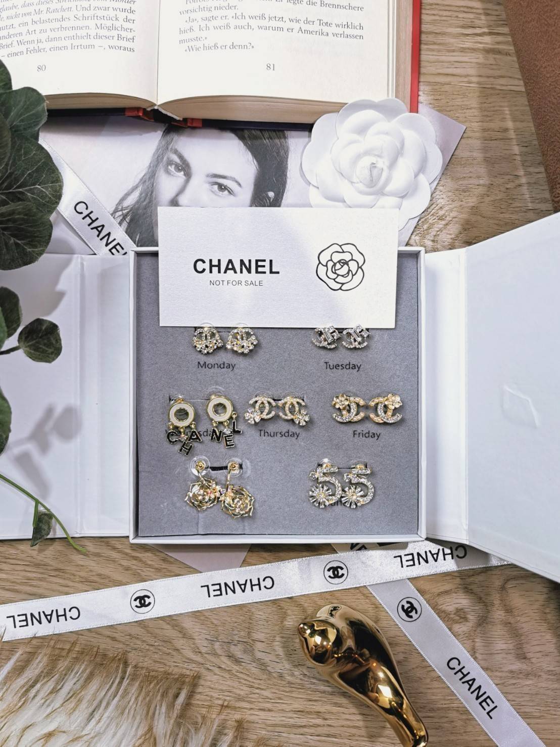 แพ็คสุดคุ้ม! CHANEL 7Days EARRING VIP ชุดกิ๊ฟเซทสุดเลอค่า ไอเท็มหายากชวนสะสมมาเป็นชุดให้ถึง7แบบ7สไตล์สลับใช้ ดีไซน์สวยเลอค่าสุดคลาสสิค จองด่วนไอเท็มแบบนี้นานๆจะหลุดมาให้ช้อป จะซื้อใช้เองหรือมอบเป็นของขวัญก็เลิศหรูดูดีมาใน Original Package มีกล่อง ริบบิ้น 