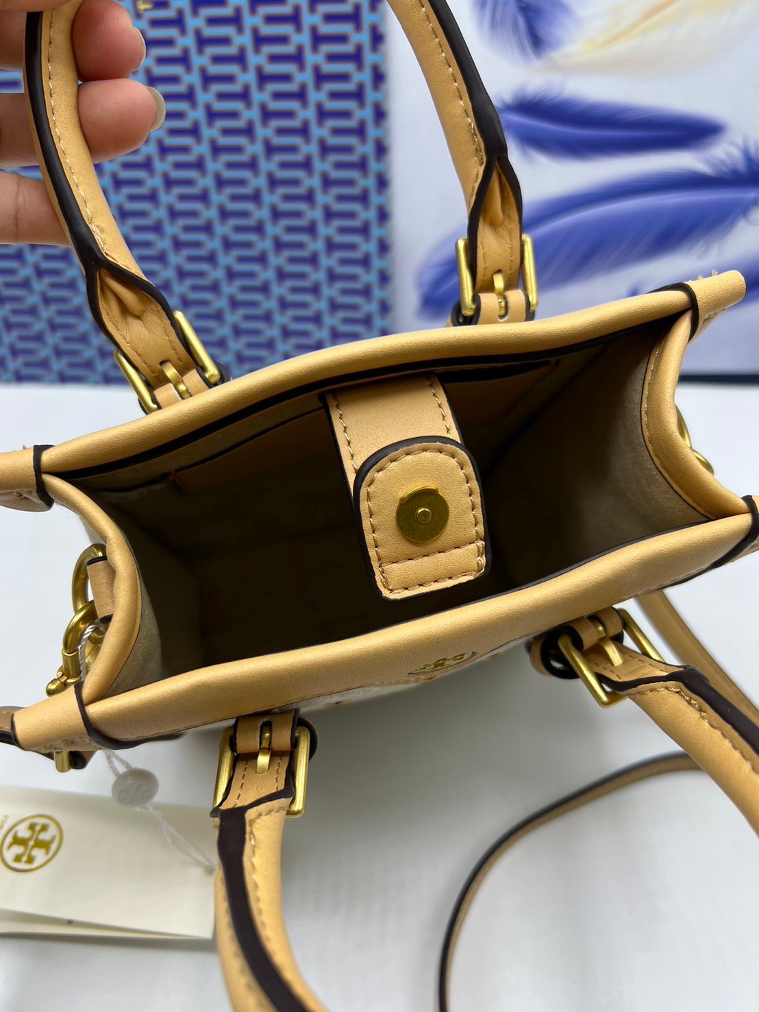 TORY BURCH Mini T Monogram Tote ivory multi heart shape / Tory Mini Tote Bag กระเป๋าทรงโท้ทมินิแต่งหัวใจสีทองสวยหรู น่ารักรุ่นใหม่ล่าสุด เกรดท็อปออริ เทียบแท้ 1:1 เกรดดีสุด ใช้งานต่างประเทศได้