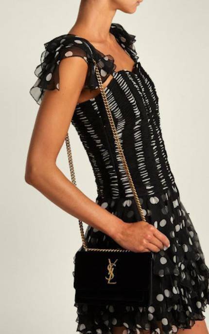 SAINT LAURENT Kate Medium leather shoulder bag VIP GIFT WITH PURCHASE (GWP) พรีเมี่ยมกิ้ฟ Limited Edition จาก YSL DUTY FREE COUNTER วัสดุหนังแกะสังเคราะห์ ลวดลายคล้ายหนังคาเวียร์ หนังสวย ใช้ทน อะไหล่ทองทั้งใบ ด้านหน้าประดับโลโก้แบรนด์ ขนาดกระทัดรัดกำลังดี