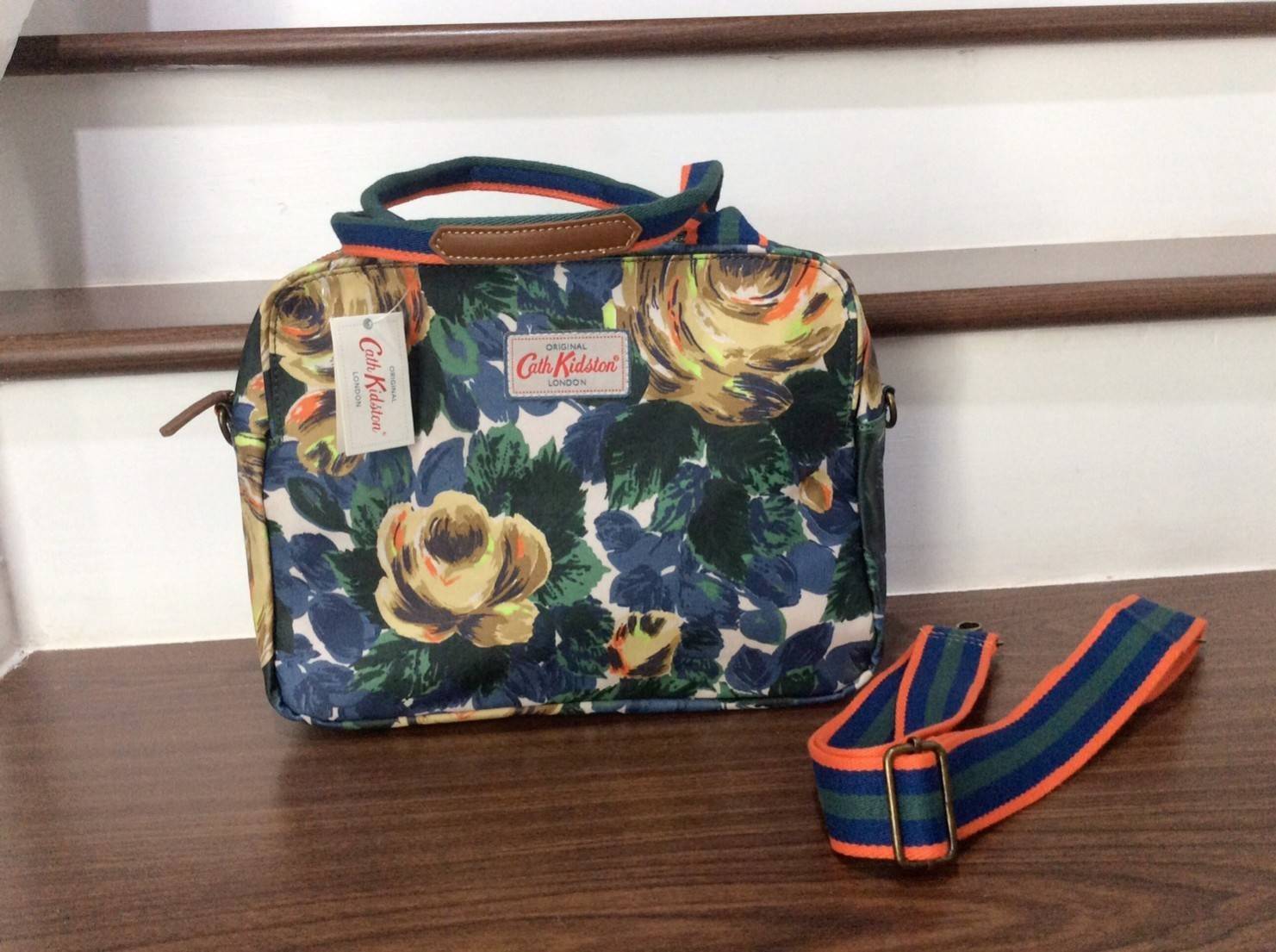 Cath Kidston Matt Oilcloth Busy Bag Handbag Crossbody Dimension: 34 x 22 x 12 cm / Strap 120 cm 2 way use, either use as a handbag or a cross body bag Waterproof matt oilcloth surface 2015AW Season's Oxford Rose Print in Deep Blue Colour