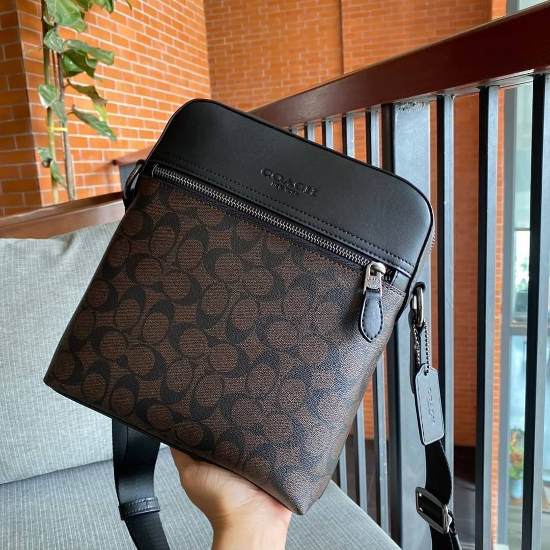 COACH HOUSTON FLIGHT BAG IN SIGNATURE CANVAS (F73336) ขายดีตลอดกาล!! คลาสสิคไม่มีใครเกิน!! กระเป๋าสะพายข้างทรงแมสเซ็นเจอร์ยอดฮิต ทรงสวย ดูดี 🔥 เป็นอีกรุ่น ที่พลาดแล้วต้องรอนานมากๆ ฮ๊อต ฮิต สุดๆ ใช้ได้ทุกเพศ Unisexสุดๆ เท่ห์มากบอกเลย จะออกงานไหน ไม