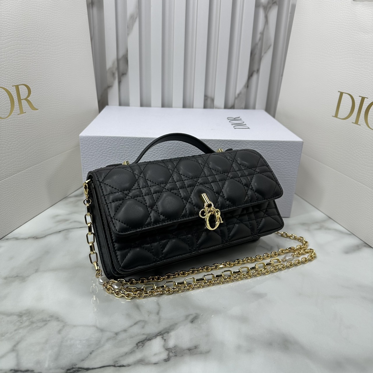 ORI หนังแท้ | My Dior Mini Bag / Dior Clutch Bag กระเป๋าสะพายทรงคลัชทันสมัย หรูหราสง่างาม จะถือหรือสะพายก็ดูดีมีระดับ กระเป๋าที่ใช้งานได้จริงใบนี้ใส่ของจำเป็นได้ครบถ้วน