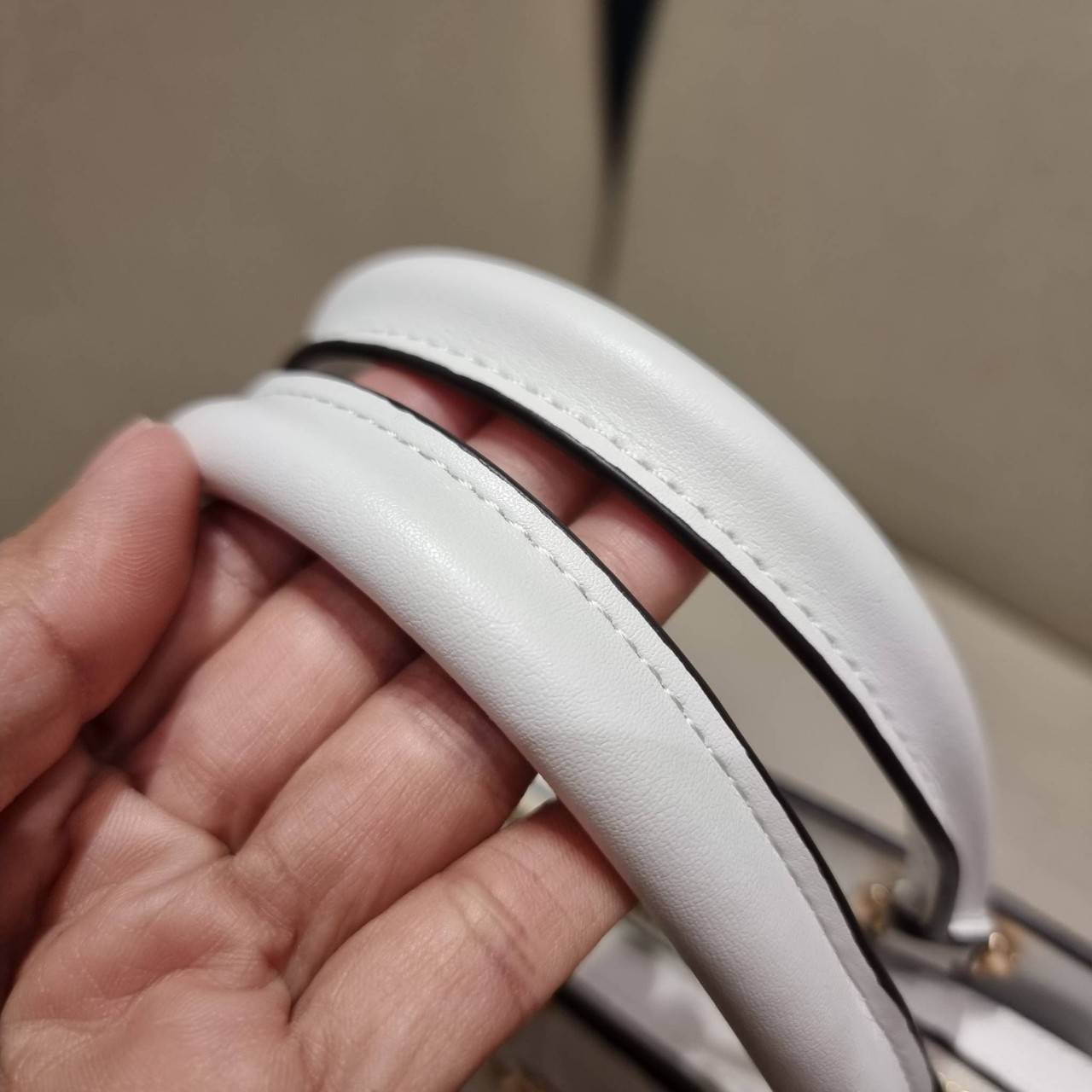 COACH C8340 MINI LILLIE CARRYALL IN SIGNATURE CANVAS WITH MYSTICAL FLORAL PRINT สีใหม่ล่าสุด กับรุ่นที่สุดของความขายดี คอลยอดฮิตในลวดลายสุดชิค กระเป๋าสะพายทรงสวย ที่ดีไซน์ออกมาให้ใช้งานง่าย สะดวก สวย หรู ดูดี!! วัสดุหนังแคนวาสเคลือบลาย มาพร้อมสายสะพายข้าง