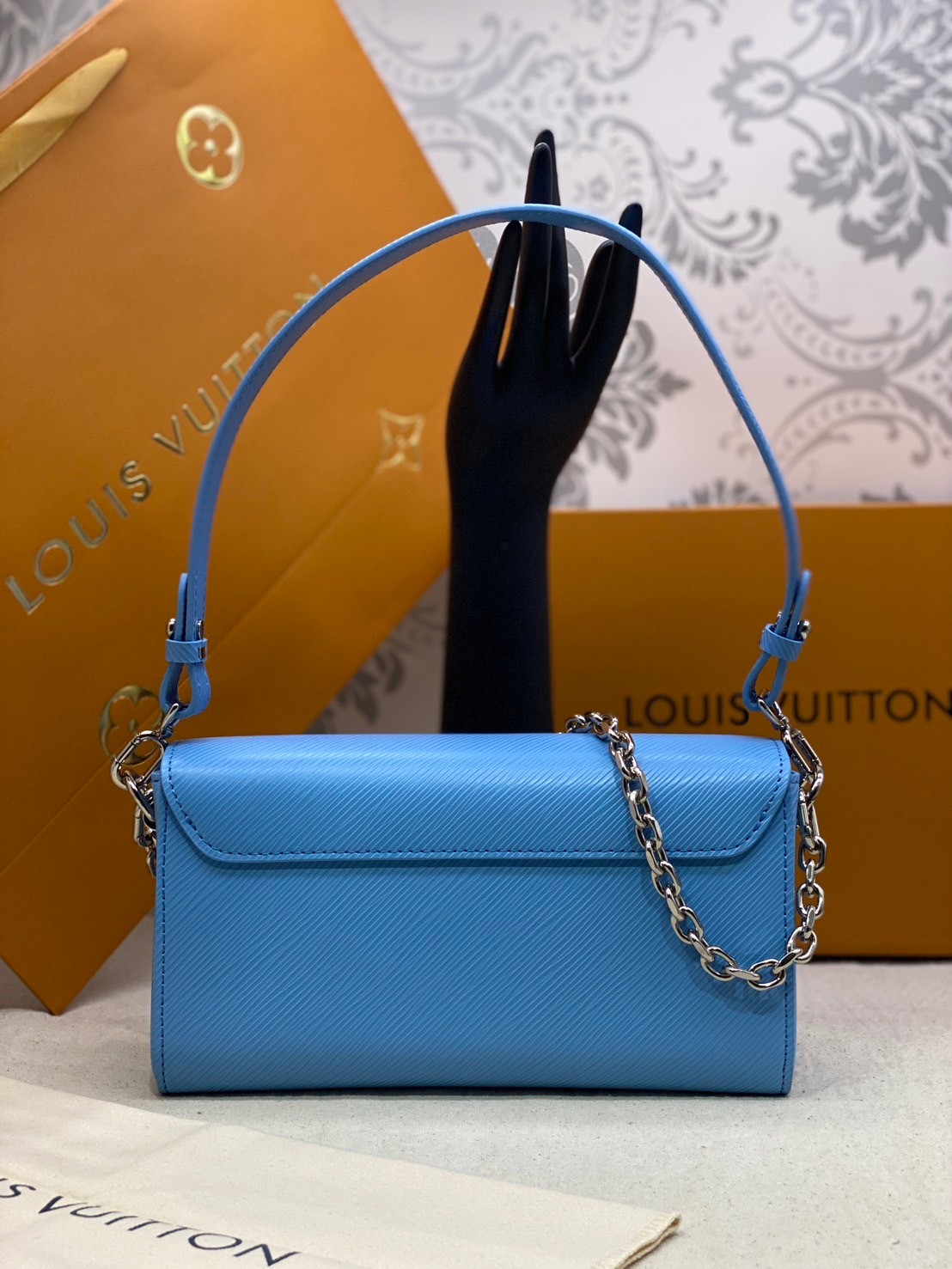 พร้อมส่ง 3 สี LV Twist Bag 24cm กระเป๋ารุ่นทวิสรูปทรงใหม่ หนัง Epi สุดไอคอนิกโลหะสีทองเงางาม เกรดออริจินอล 1:1 สลับแท้ ภาพถ่ายจากงานขายจริง ใช้งานต่างประเทศได้