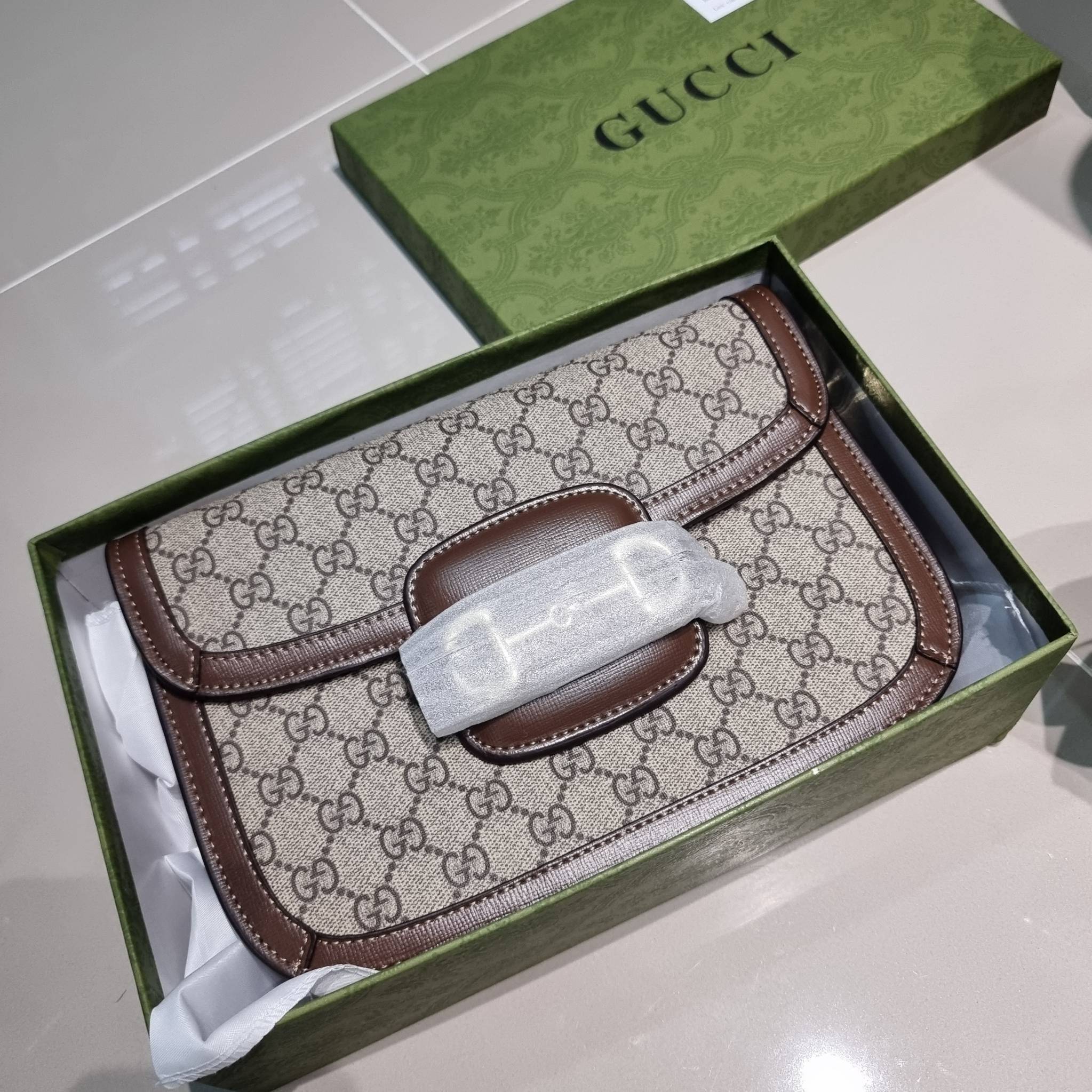 Gucci horsebit 1955 shoulder bag / GUCCI BAG พร้อมส่ง 5 สี กระเป๋าสะพายไหล่/สะพายข้างทรงคลาสสิค สวยผู้ดี ดารา เซเลปใช้กันเพียบ สวยอยู่ทรง มากี่รอบก็ไม่เคยพอ!! รุ่นเด็ดสุด!! ฮ็อตสุด!! ให้สิบว้าวไปเลย