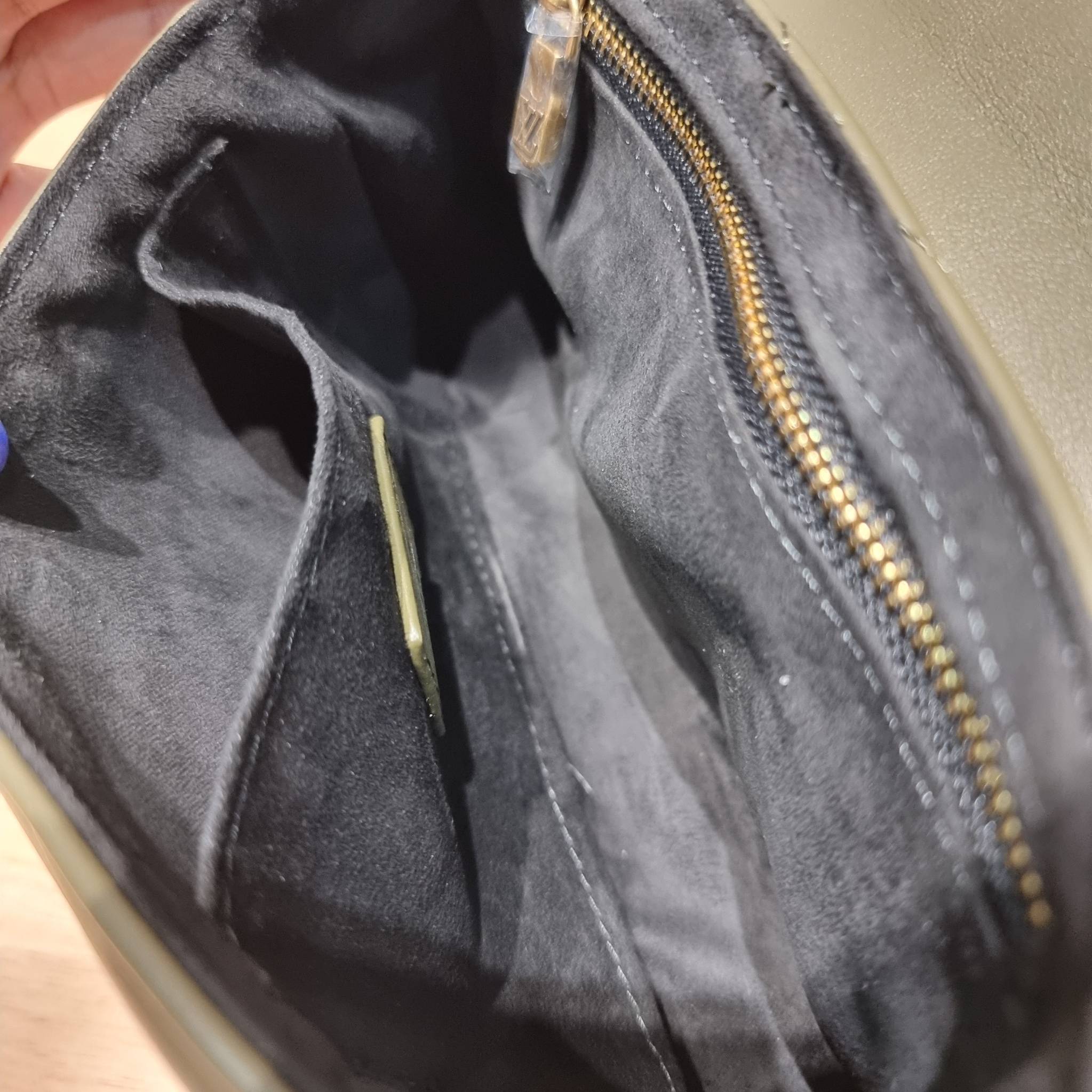 LV new wave pochette multi bag กระเป๋าสะพายมัลติฟังก์ชั่น มาพร้อม box set รับรองว่าดีงาม ลูกเล่นคลาสสิคผสานความวินเทจ มีสายสะพายให้ 2 เส้น และกระเป๋าใบลูก เล็กน่ารัก