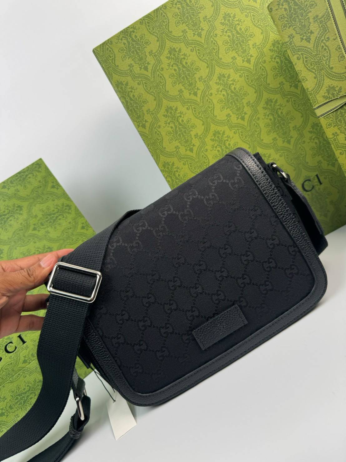 ORI หนังแท้ | GUCCI GG Guccissima Canvas Messenger Bag กระเป๋าสะพายทรงแมสเซ็นเจอร์ใบใหญ่ จะของได้เยอะ ดีไซน์วินเทจ