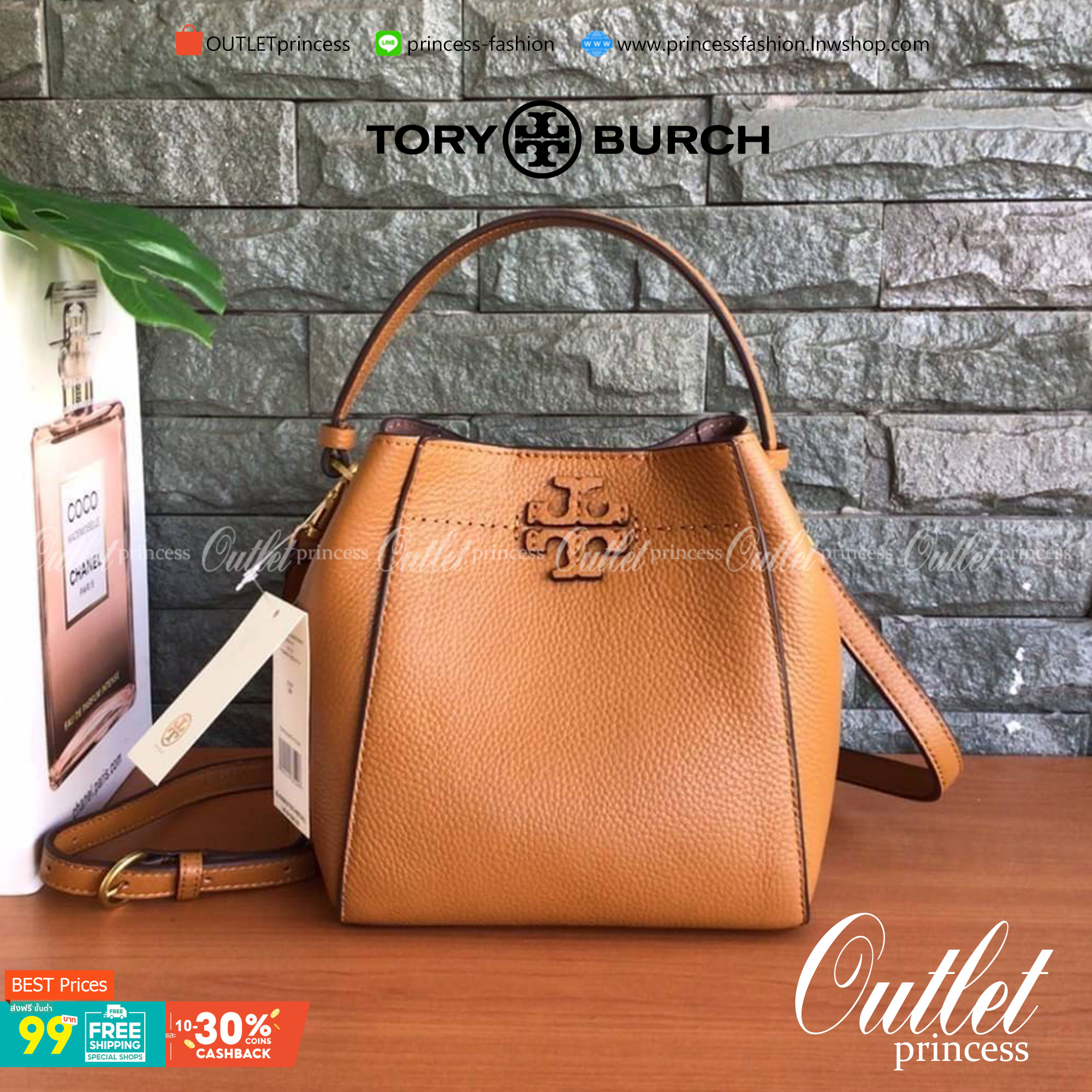 คอลเลคชั่นขายดี มากี่รอบๆ ก็หมดไวทุกรอบ!! TORY BURCH MCGRAW MINI BUCKET BAG กระเป๋าสะพาย และ ถือ คล้องแขน ทรงถัง สะพายได้ 2 ทรง ผลิตจากหนังแท้ หนังลูกวัว หนังนุ่ม หนังหอม น้ำหนักเบามากกก!! หนังลื่น นิ่มสวยมากๆ!! ด้านหน้าประดับโลโก้แบรนด์ ภายในโล่งกว้าง มี