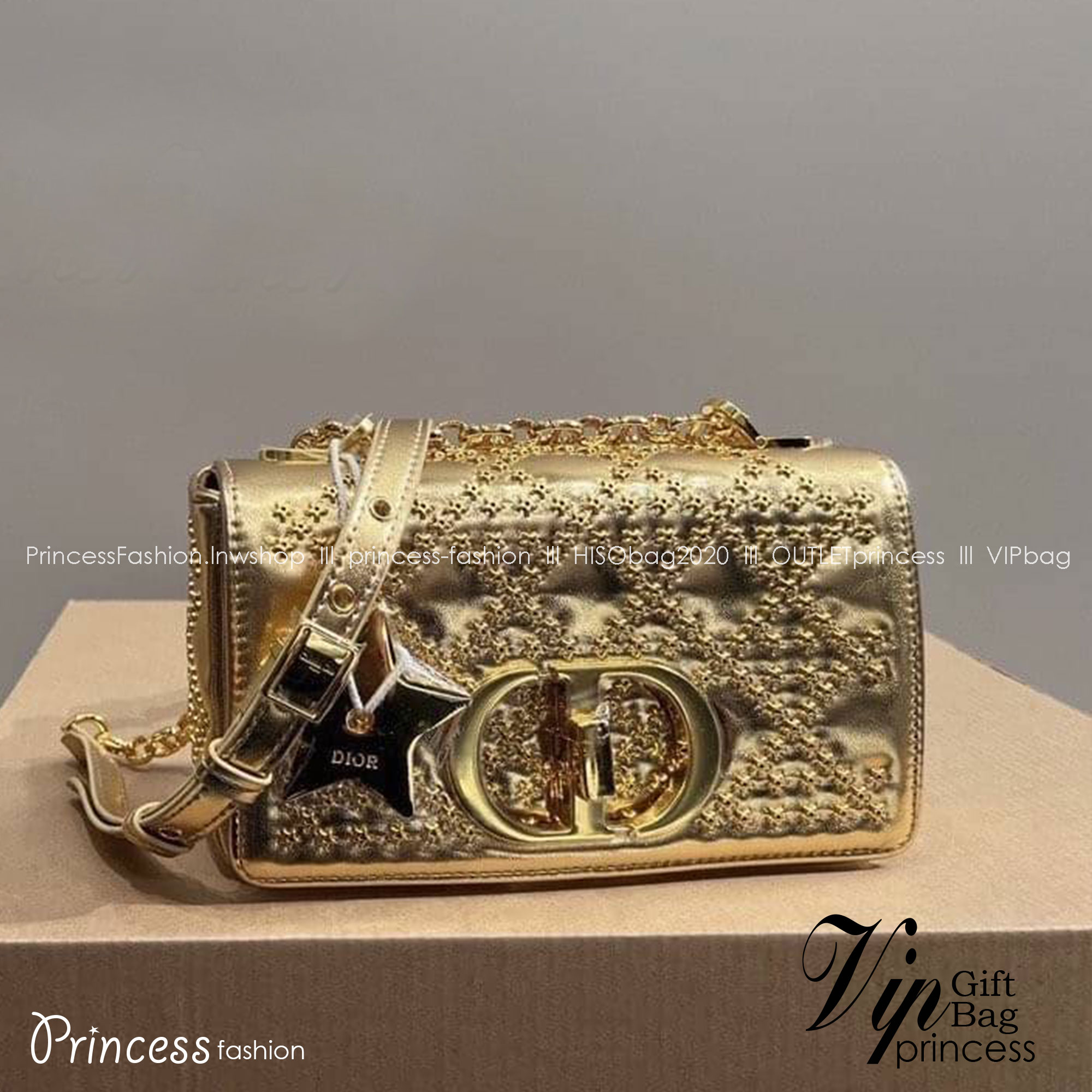 DIOR CARO BAG 8" กระเป๋าสะพายข้างทรงสวยรุ่นพิเศษ ปักหมุดสีทองเต็มใบ หรูหราอร่ามทั่วทั้งใบ ดีไซน์ย้อนยุค เป็นเอกลักษณ์และคลาสสิค หรูหรา ใช้งานง่าย ในราคาสุดคุ้ม จัดเลย!!