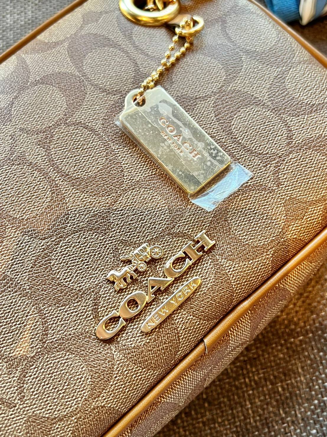 COACH CAMMIE CHAIN SHOULDER BAG IN SIGNATURE (C8149) สวย หรู ดูดี ทางนี้จ้าสาวๆๆ สินค้าต้องมี ห้ามพลาด! 🌟พร้อมส่ง จำนวนจำกัด ก่อนหมด! กับกระเป๋าหิ้วหรือสะพายไหล่ สายสะพายไหล่ในตัวแบบโซ่มีหนังรองบ่า สวยงามมากๆค่ะ