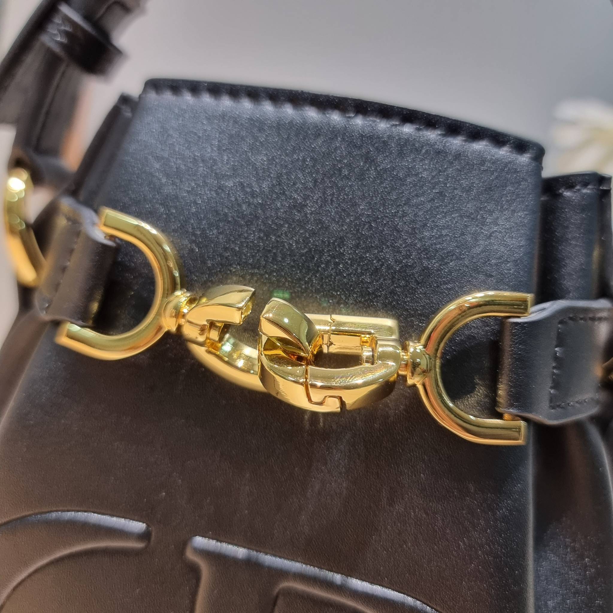 CD SMALL C'EST BAG 17cm / Dior bucket bag พร้อมส่ง กระเป๋าสะพายสุดคลาสสิค ดีไซน์หรู ไซส์เล็กกะทัดรัด ใช้งานง่าย สะพายได้ทุกโอกาส **ล็อทราคาพิเศษสุดคุ้ม