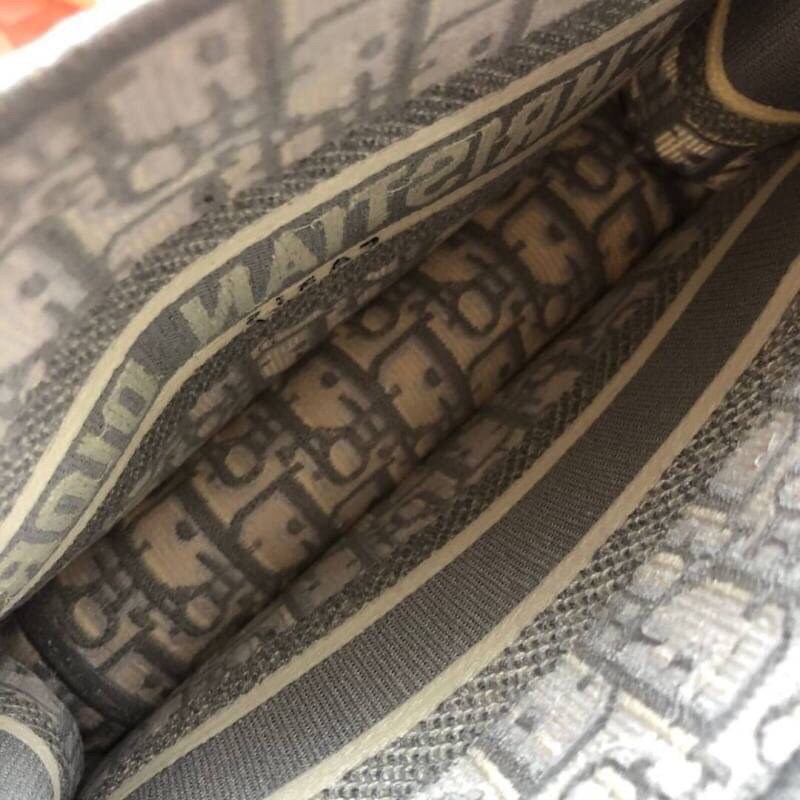 CHRISTIAN DIOR MINI BOOK TOTE กระเป๋าถือทรง Shopping ไซส์มินิ สวยคลาสสิค พกพาสะดวก ใช้งานง่ายสุดๆ วัสดุงานทอละเอียดคุณภาพดี ภายในเป็นช่องโล่ง ใบจริงงานสวยเกินเบอร์!! ไม่ผิดหวังจ้า