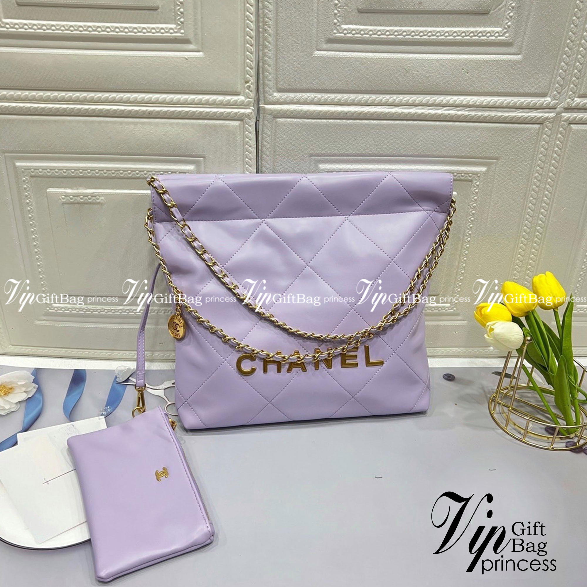 Chanel ss22 Logo CC shopping tote / Chanel 22 handbag 12" มาแรงที่สุดในตอนนี้ก็คือรุ่นนี้เลย ใช้งานง่ายรุ่นนี้สามารถใช้ได้ทั้งผู้หญิงและผู้ชายน้า เกินต้านที่สุดกับไอเท็มนี้ ที่สาวๆหรือใครๆก็ต้องมีแล้ว!! แค่เห็นก็หลงรัก กระเป๋าทรงสวย ดีเทลเรียบแต่มีคว