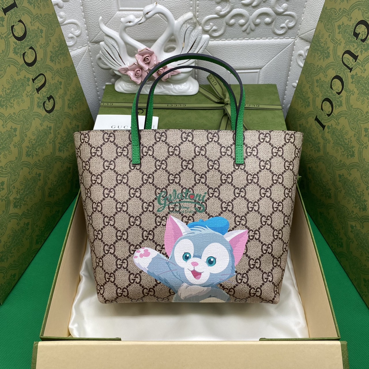 (รวมแบบ) หนังแท้ GUCCI Animal-Friendly Gucci Kid GG Supreme Tote Bag ลายใหม่น่ารักมากเลยค่าา งานหนังแท้ทรงตั้งสวย ขนาดกะทัดรัด จุของได้เยอะ ใช้ได้ทั้งเด็กและผู้ใหญ่ น่ารักมากค่ะ