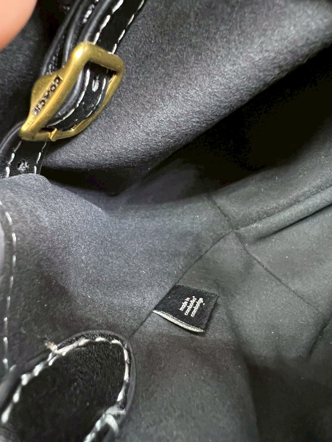 ORI หนังแท้ | Coach Soft Empire Carryall Bag 28 กระเป๋าสะพายทรงโฮโบ รุ่นใหม่ล่าสุด ดีไซน์เรียบง่าย สะพายไปคาเฟ่ ไปเที่ยวถ่ายรูปสวยๆ คือเหมาะสุดๆ หูสะพายยาว พอดีไหล่ ภายในแบ่งสัดส่วนไว้ดี ใบจริงหนังสวยมากๆ