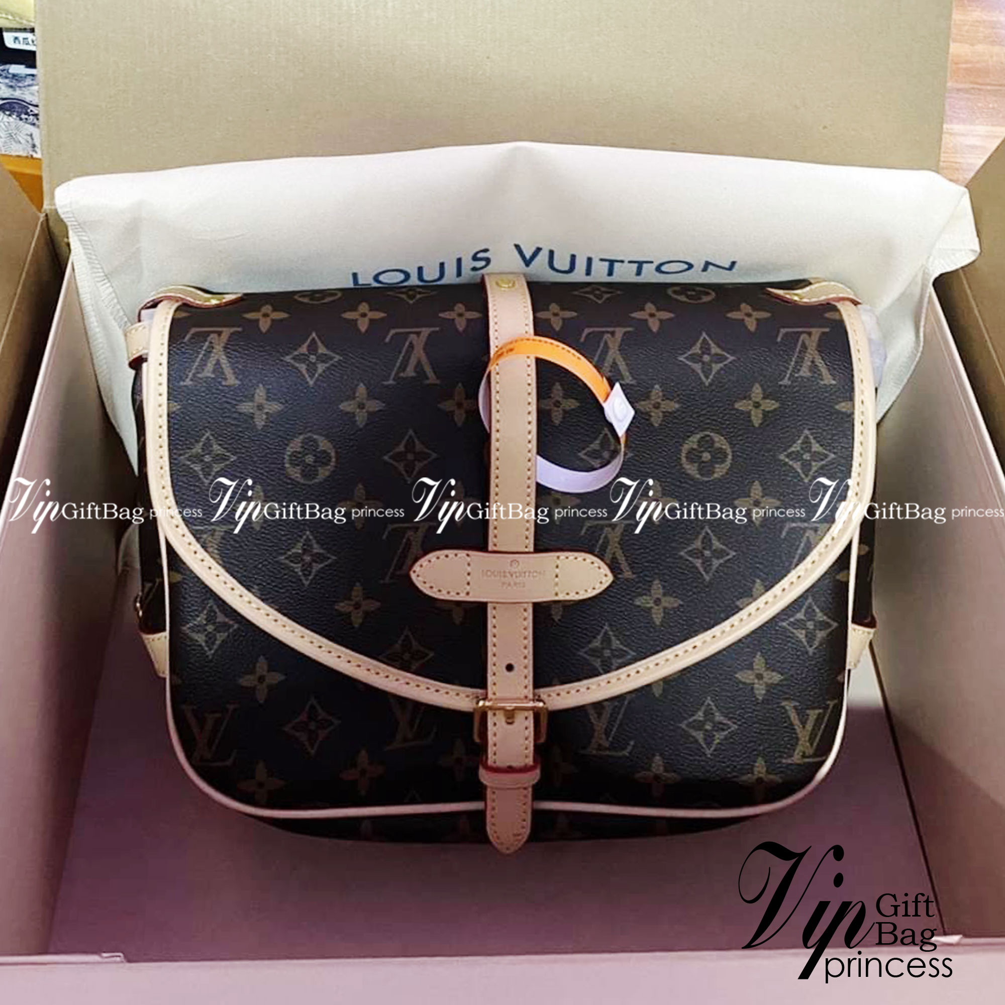 LV Monogram Saumur PM / LV Saumur 30 Brown Monogram Canvas CrossBody Bag กระเป๋าสะพายแบบครอสบอดี้สุดหรู โดดเด่นด้วยลายโมโนแกรม หยิบใช้ได้ทุกวัน ทุกโอกาส สวยคุ้มเกินราคาค่ะ