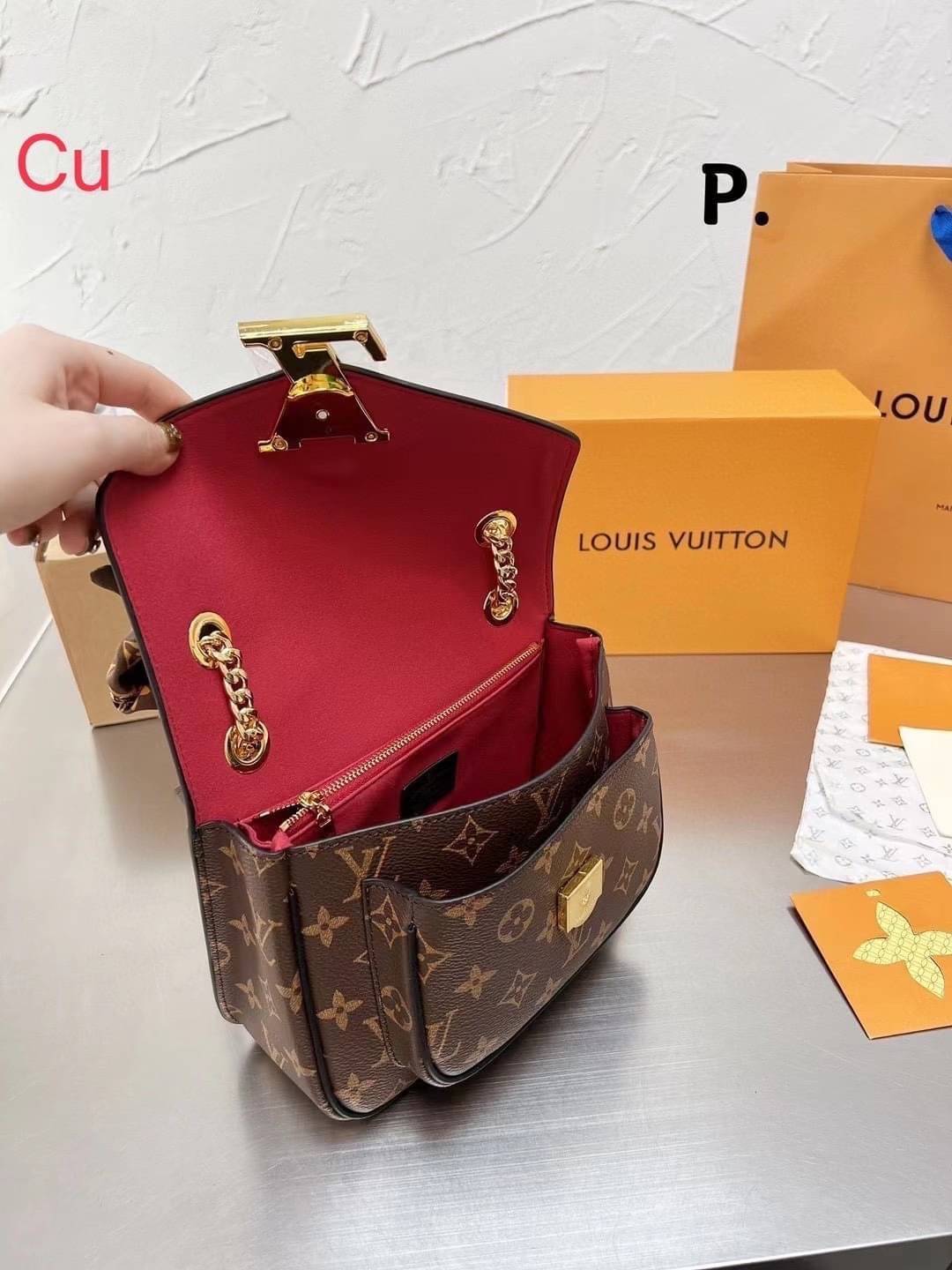 LV Passy Bag Monogram Canvas กระเป๋าสะพายทรงแพซซี่สุดคลาสสิค Rare item น้องดีไซน์ออกมาน่าใช้มากๆ ภายในเป็นช่องโล่ง พร้อมช่องซิป สะดวกใช้งาน -- [รับตัวแทนกระเป๋า]