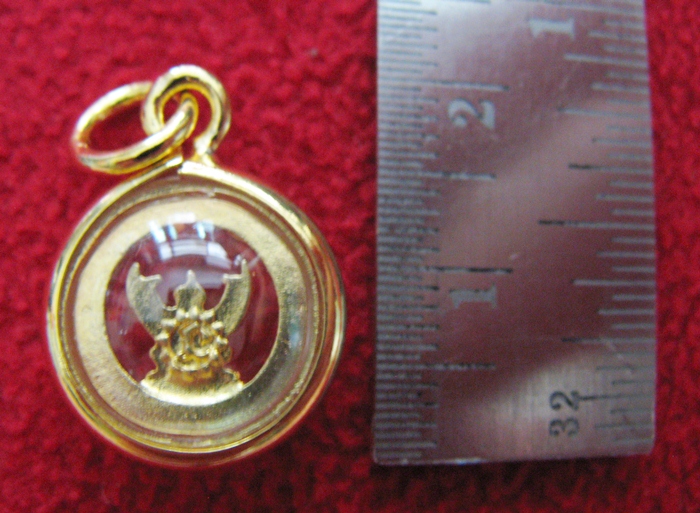 สินค้าหมดค่ะ จี้พญาครุฑพิมพ์เล็กเนื้อทองพ่นทรายล้อมเพชรเลี่ยมทองไมครอนพร้อมใบคาถาค่ะ