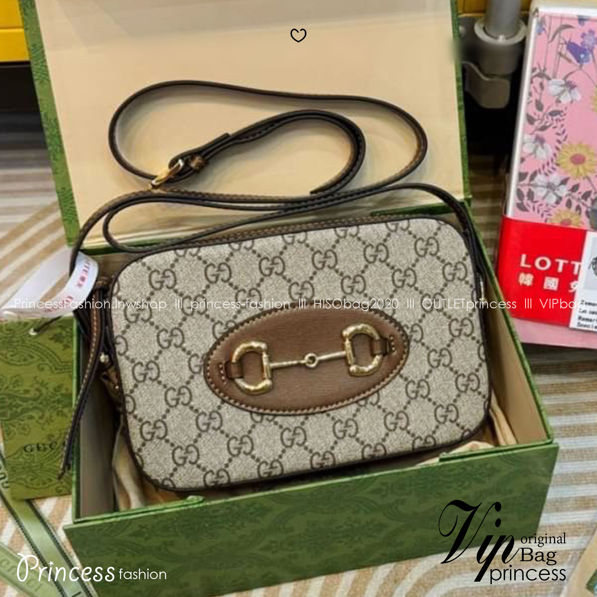 GUCCI Horsebit 1955 mini shoulder bag กระเป๋าสะพายทรง camera ที่สุดของความคลาสสิค ที่ใช้งานง่ายและคล่องตัว โดดเด่นด้วยอะไหล่โลโก้วินเทจเอกลักษณ์