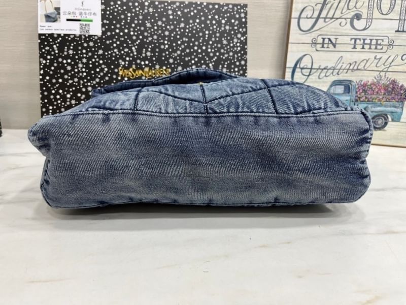 YSL Loulou Puffer Denim Shoulder Bag กระเป๋าสะพายเดนิมควิลท์ เย็บลายเชฟรอนควิลท์สวยมีเสน่ห์ ภายในโล่งกว้าง มีไอเท็มใหม่ที่ต้องรีบมีสวยก่อนใคร รับรองคุ้มค่าและถูกใจแน่นอนน้า