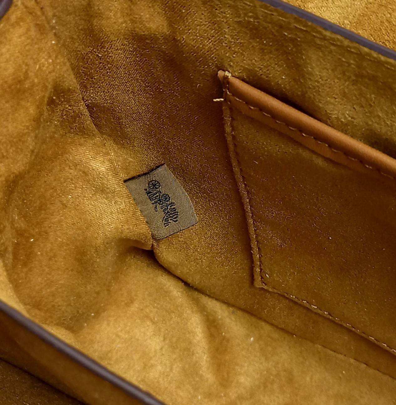 COACH STUDIO SHOULDER BAG IN SIGNATURE JACQUARD WITH PENGUIN MOTIF (C7935) กระเป๋าสะพาย ดีไซน์เฉียบ! สุดคลาสสิค ที่เป็นเอกลักษณ์เฉพาะตัว//วัสดุ JACQUARD พิมพ์ลาย SIGNATURE ผสมหนังแท้ รูปทรงสวย ดีเทลเรียบหรู เพิ่มดีไซน์โดดเด่น ด้วยการปักเย็บ รูปเพนกวินสุดน