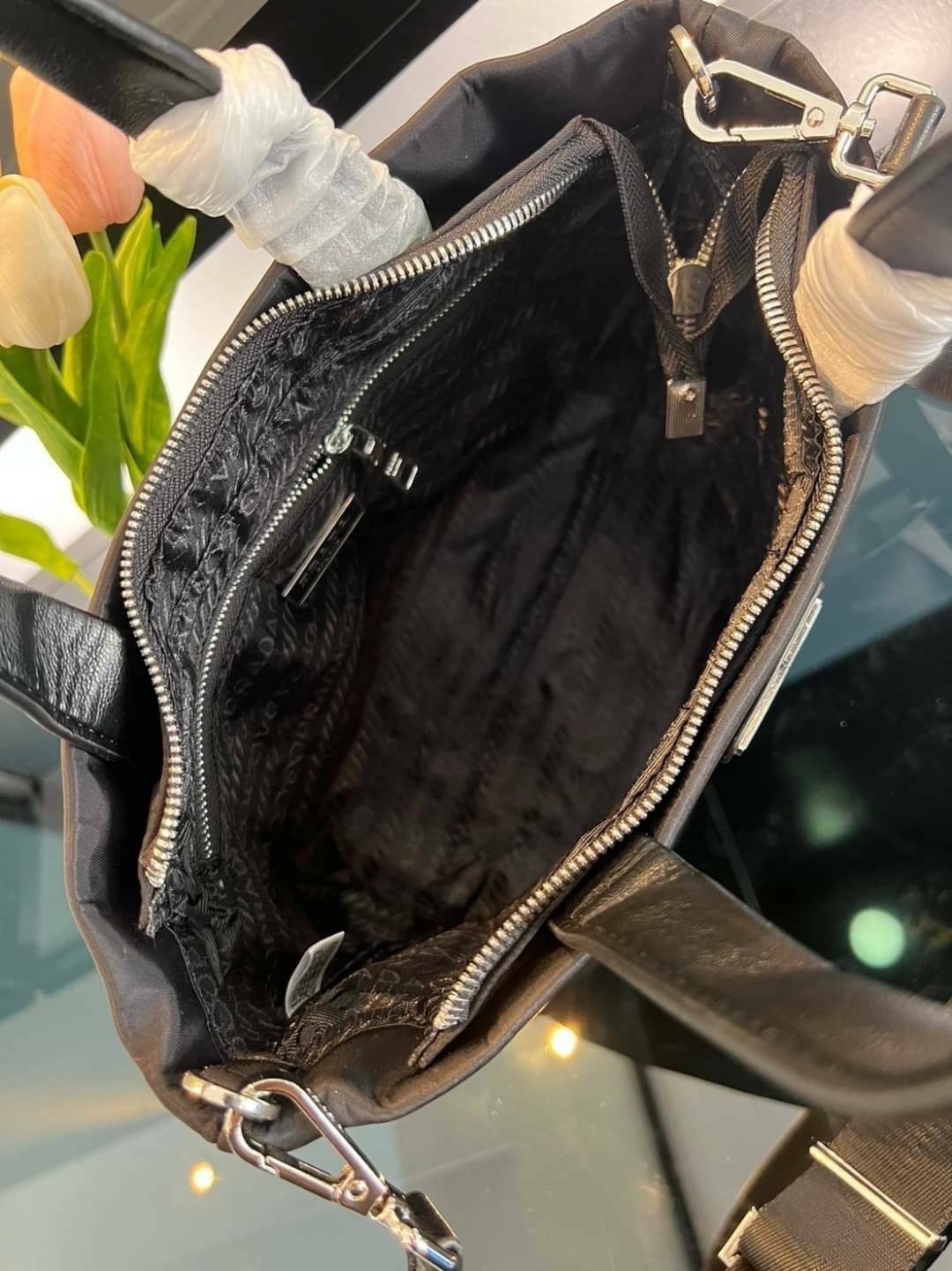 Prada nylon tote bag 9" กระเป๋าสะพายผ้าไนลอน พร้อมใบเล็ก ภาพถ่ายจากงานขายจริง ใช้งานต่างประเทศได้