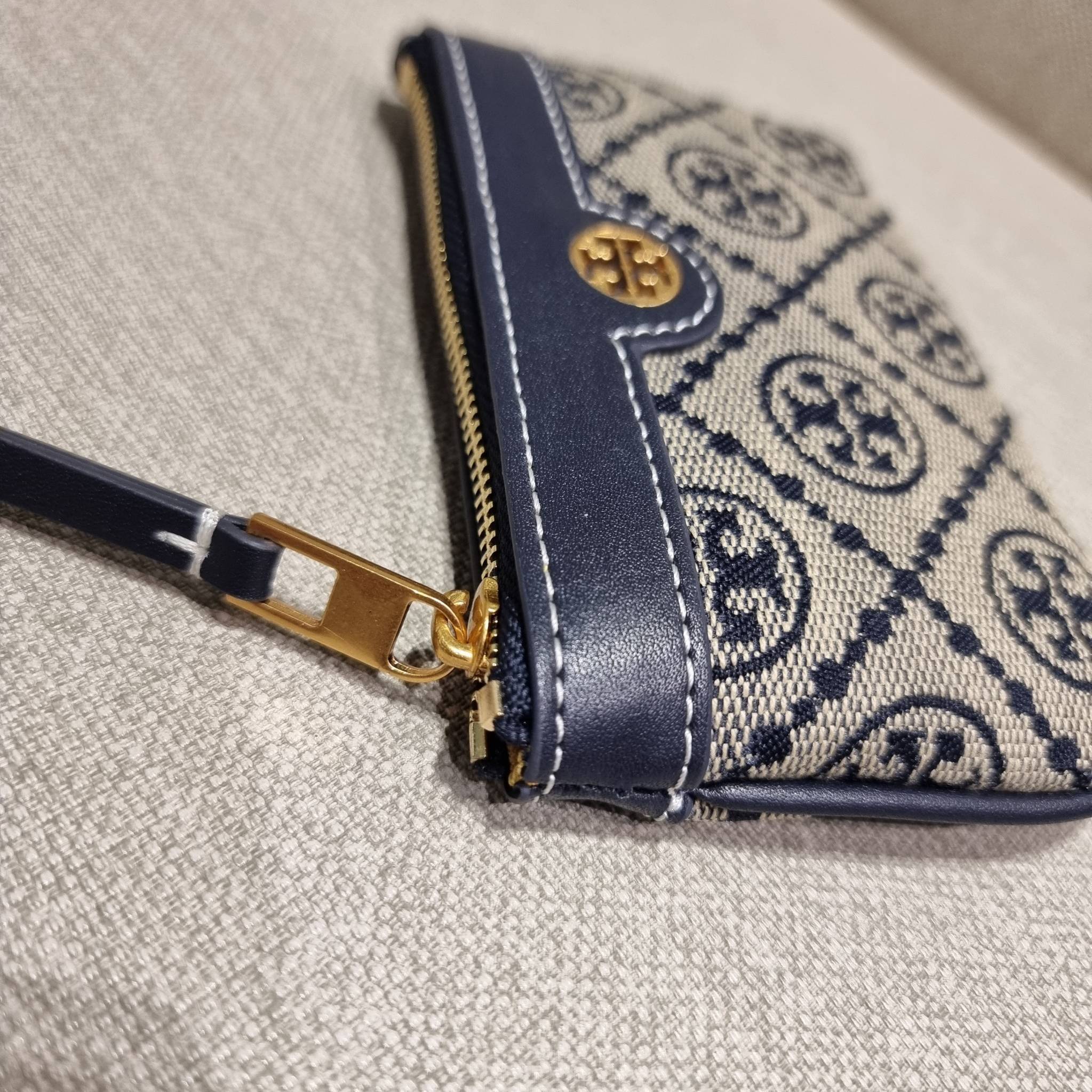 TORY BURCH T MONOGRAM CARD CASE KEY RING ใหม่ล่าสุด กับกระเป๋าเอนกประสงค์สำหรับถนอมบัตร น่ารัก คิ้วท์ๆ ใบจริงน่าใช้มาก