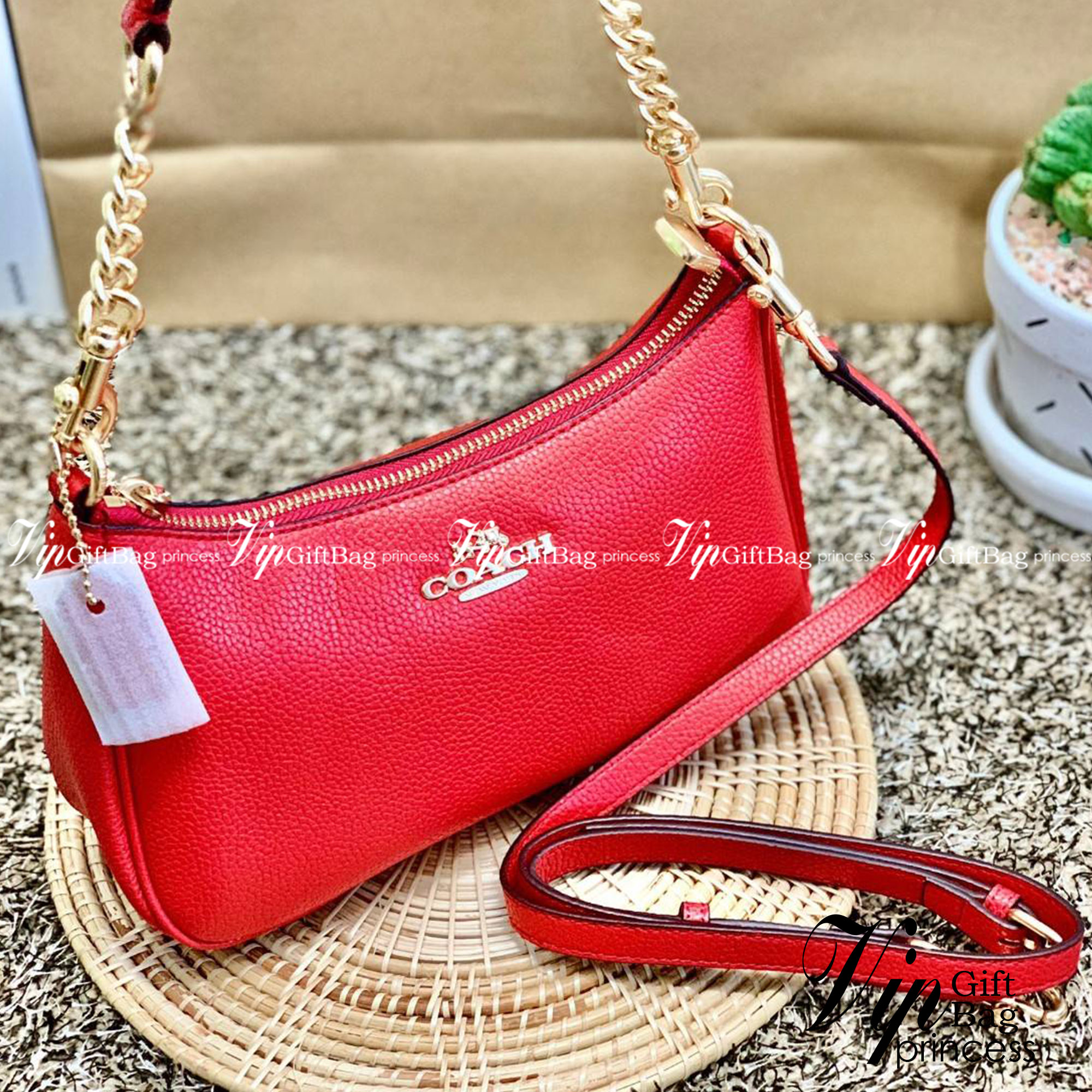 พร้อมส่งครบสี สวยทุกสีเลยค่า😘 ((CA173//CA209//CA548)) COACH TERI SHOULDER BAG 🔹กระเป๋าทรงพอช ในรูปแบบหนังแท้ หนังนิ่มสวยมากค่ะ