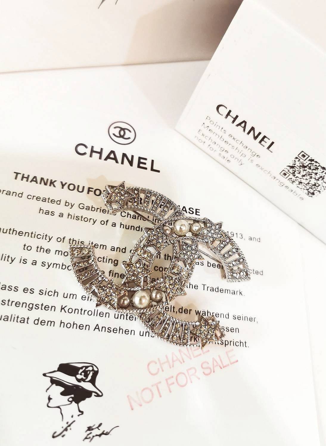 VIP 】✨พร้อมส่งความสวย✨Rare items ห้ามพลาด! แพ็คสุดคุ้มX3! CHANEL EARRING & BROOCH SET VIP GIFT WITH PURCHASE THE ORIGINAL PACKAGE (GWP) ชุดกิ๊ฟเซทของกำนัลสุดเลอค่าจากการแลกคะแนนสะสมสำหรับลูกค้าสมาชิก VIP CHANEL DUTYFREE ไอเท็มหายากชวนสะสมมาเ