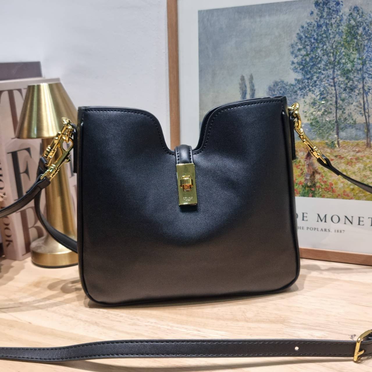CELINE small camille soft bag มาแรงมาก! กับกระเป๋าที่ตัวแม่ใช้กันเยอะสุดๆ แม่ชมเอย อินฟลูดังๆมีใช้กันครบ ด้วยรูปทรงยอดนิยม
