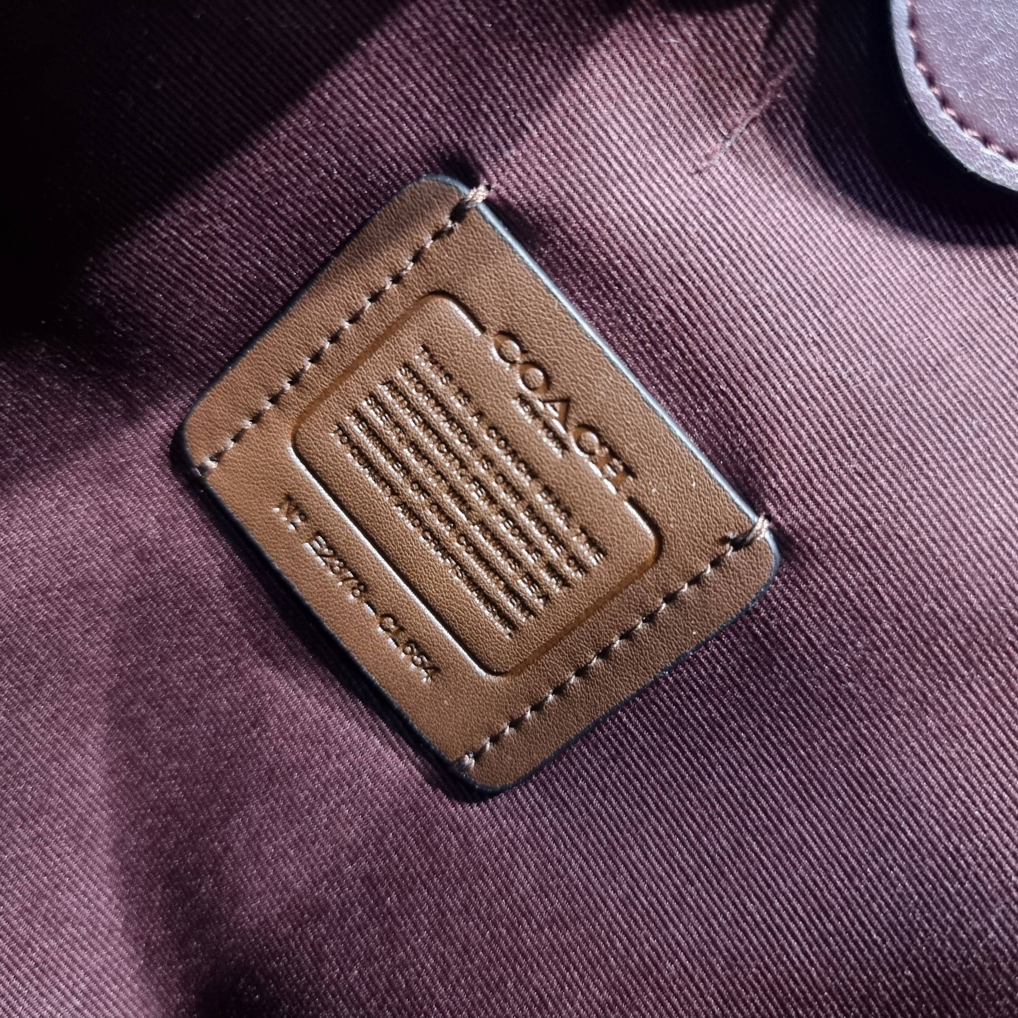 COACH NINA CARRYALL CL654 / COACH Nina Tote Bag พร้อมส่ง 2 สี กระเป๋าโท้ทสะพายไหล่ ใบใหญ่ คอลเลคชั่นใหม่ ตอบโจทย์คนที่ชอบใส่ของเยอะๆได้อย่างดี ดีไซน์รูปทรงคลาสสิค เรียบหรู