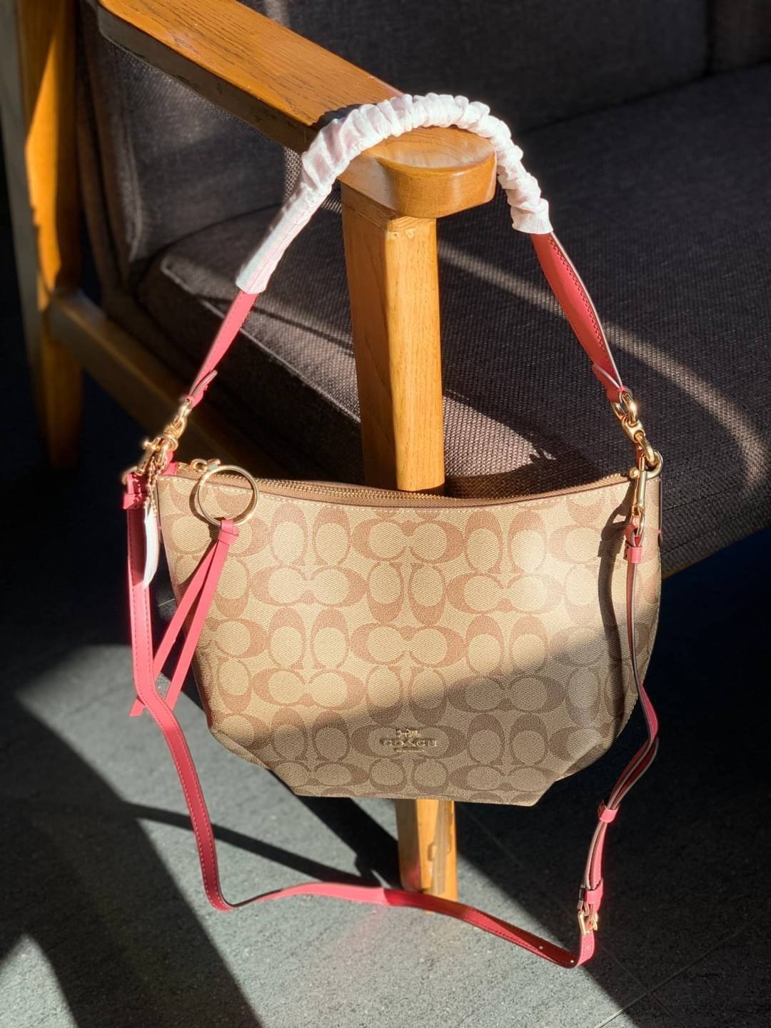 OUTLET 】ปรับราคาลง ได้ไปไม่ผิดหวังแน่นอนจ้าา💥 Coach Pebble Leather Small Skylar Hobo Shoulder Bag((90738)) พร้อมส่งที่ไทย ล่าสุด! กระเป๋าหิ้ว//สะพายข้างได้ ทรงน่ารัก ละมุน หนังแท้ หนังนิ่มมือดีมาก หลงรักแน่นอนค่าา! เปิดปิดกระเป๋าแบบซิปมีพู่ห้อย ใช