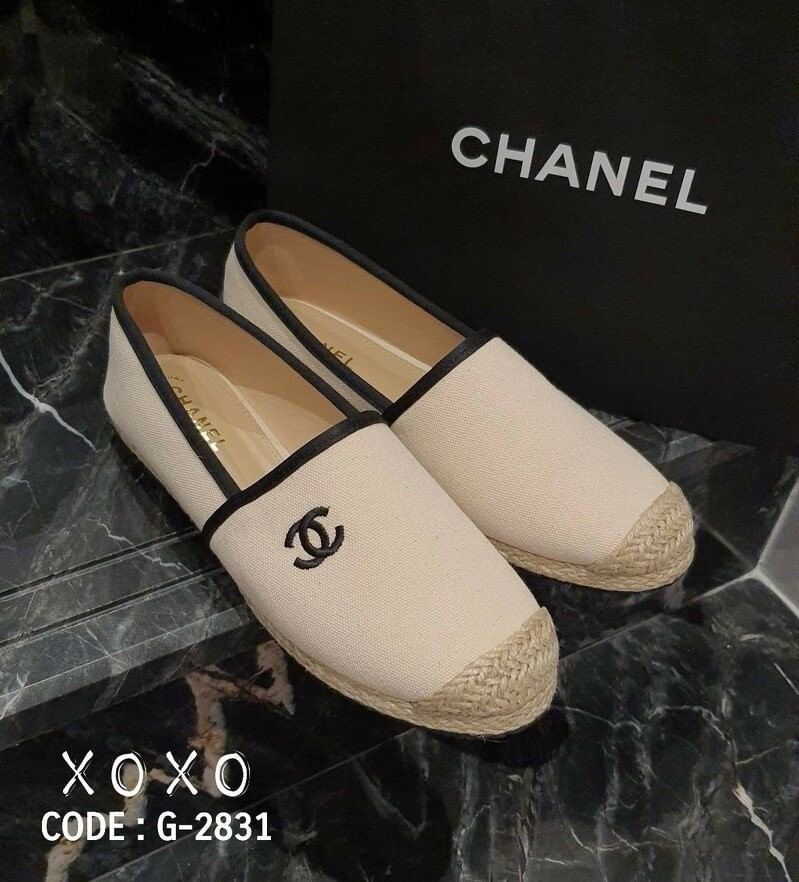 Chanel รองเท้าคัชชู ผ้าแคนวาส เรียบ สวย หรู ปักโลโก้แบรนด์ด้านข้าง หน้ากว้าง ใส่สบาย น้ำหนักเบา แมทส์ชุดง่าย