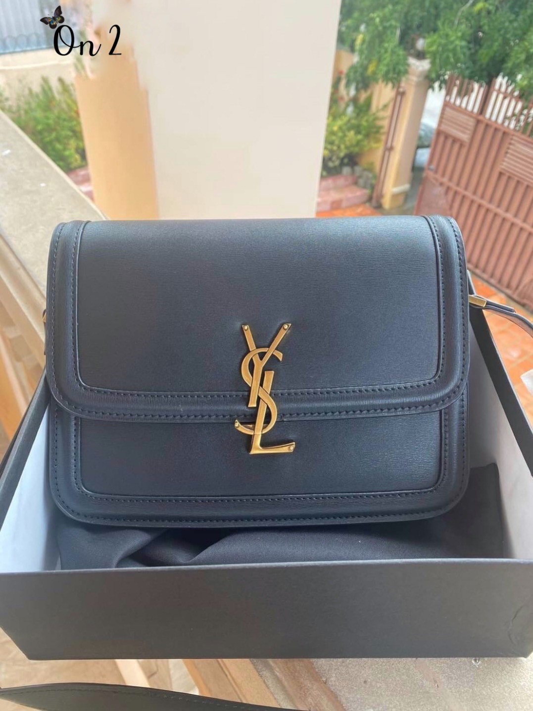 ไอเท็มขึ้นแท่น the best seller!! YSL SOLFERINO SATCHEL LEATHER / YSL crossbody bag กระเป๋าสะพายข้าง โลโก้โดดเด่น ดีเทลดูแพงด้วยตัวล็อค ใช้งานง่าย แน่นหนา งานหนังสวยเต็มใบ ภายในเป็นช่องโล่ง ใส่ของสำคัญได้เลยสบายๆ สายสะพายครอส ปรับใช้ได้ตามตัว ใบจริงสวยคม ร