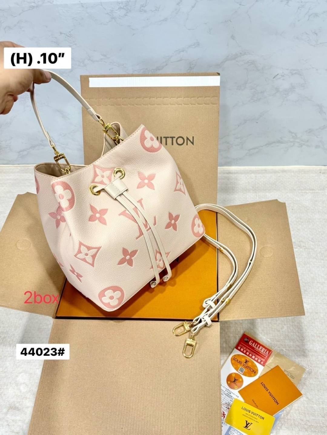 LV NeoNoe MM Monogram Flower กระเป๋าสะพายทรงบัคเก็ตเสน่ห์ชวนหลงใหล อีกหนึ่งรุ่นท็อปฮิต ที่ไม่มีไม่ได้จริงๆ