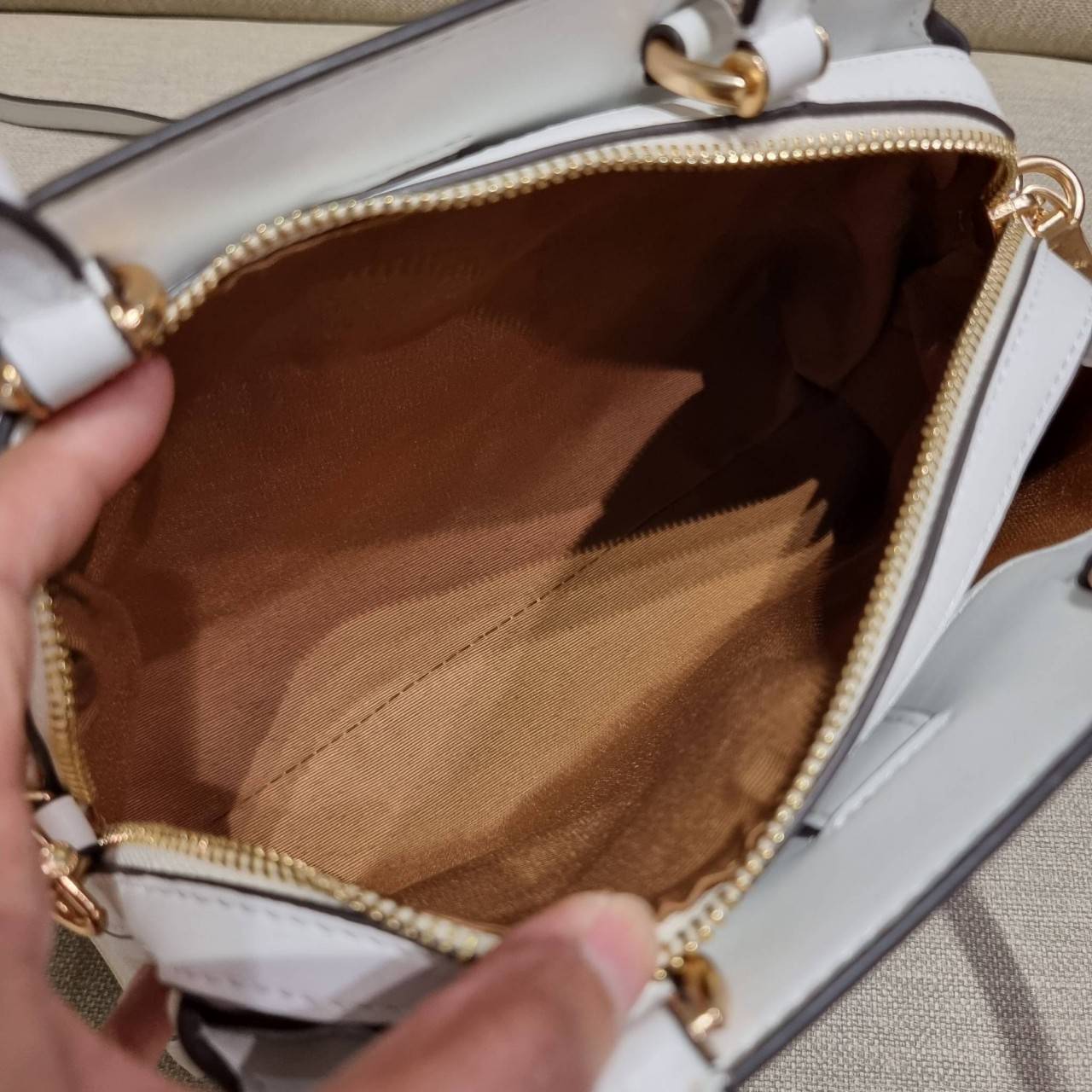 COACH C8340 MINI LILLIE CARRYALL IN SIGNATURE CANVAS WITH MYSTICAL FLORAL PRINT สีใหม่ล่าสุด กับรุ่นที่สุดของความขายดี คอลยอดฮิตในลวดลายสุดชิค กระเป๋าสะพายทรงสวย ที่ดีไซน์ออกมาให้ใช้งานง่าย สะดวก สวย หรู ดูดี!! วัสดุหนังแคนวาสเคลือบลาย มาพร้อมสายสะพายข้าง