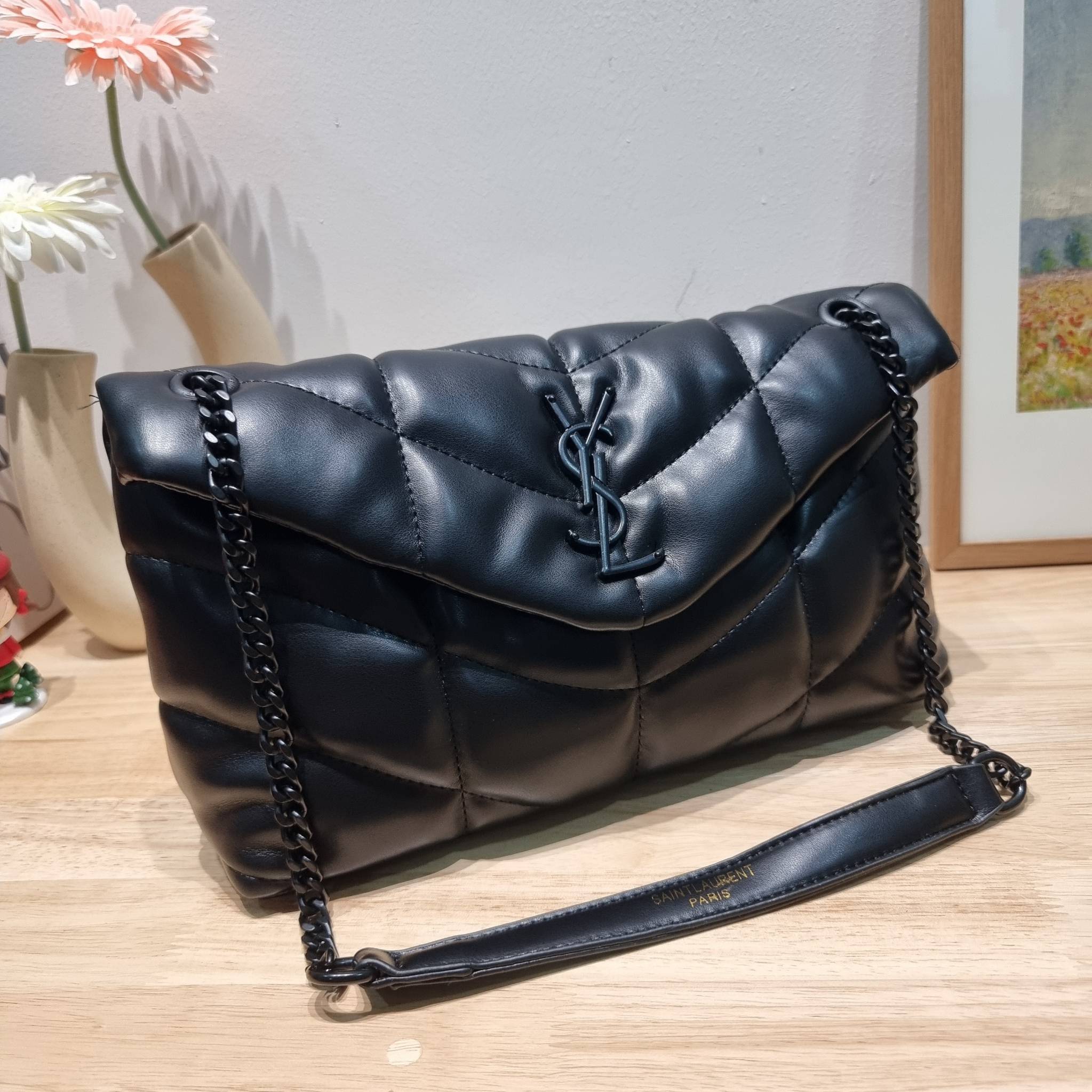 YSL PUFFER SMALL CHAIN BAG IN QUILTED / Yves Saint laurent puffer small chain bag in quilted กระเป๋าสะพายรุ่นยอดนิยม ทรงสวย ใช้ได้บ่อยไม่มีเบื่อ วัสดุหนังสัมผัสนิ่มมือ ดีไซน์เรียบหรู