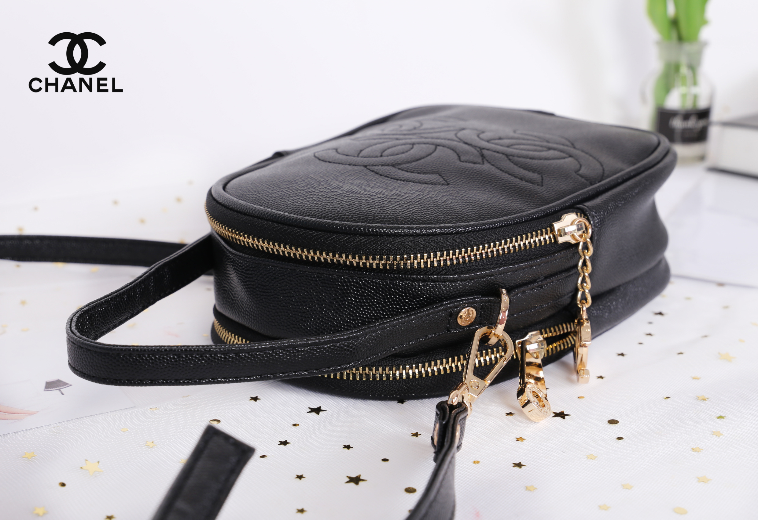 CHANEL Chanel Triple crossbody with two zip กระเป๋าสะพายใช้งานได้ทั้งแบบถือ และสะพาย crossbody หนังลายคาเวียร์