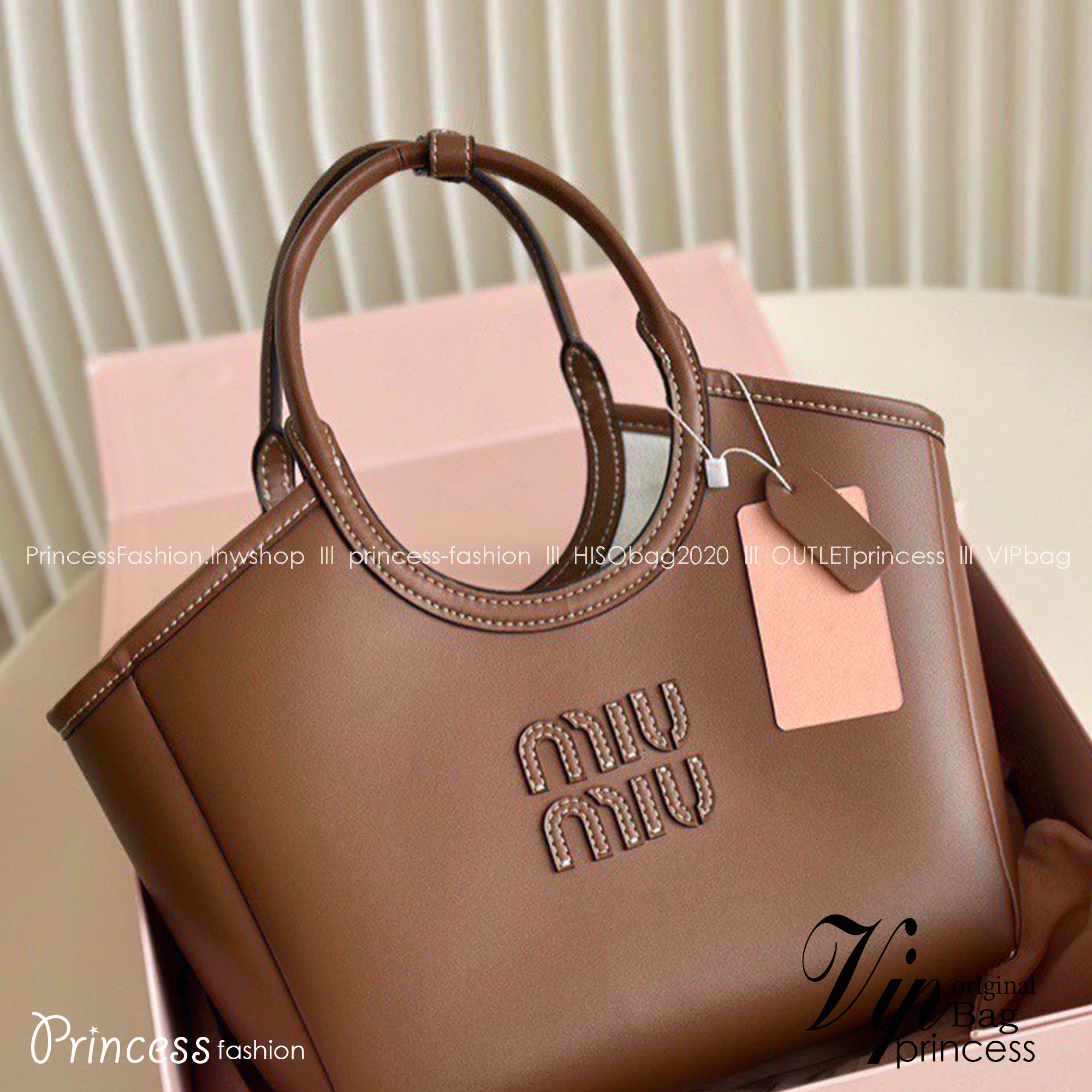 พร้อมส่ง 2 สี MIU MIU IVY LEATHER TOTE BAG กระเป๋าถือทรงโท้ทงานหนังเรียบเต็มใบ มีความยูนิค ใช้งานได้หลากหลายใช้ได้จริงสวยเรียบหรู จับแมตช์ง่าย สวยงาม