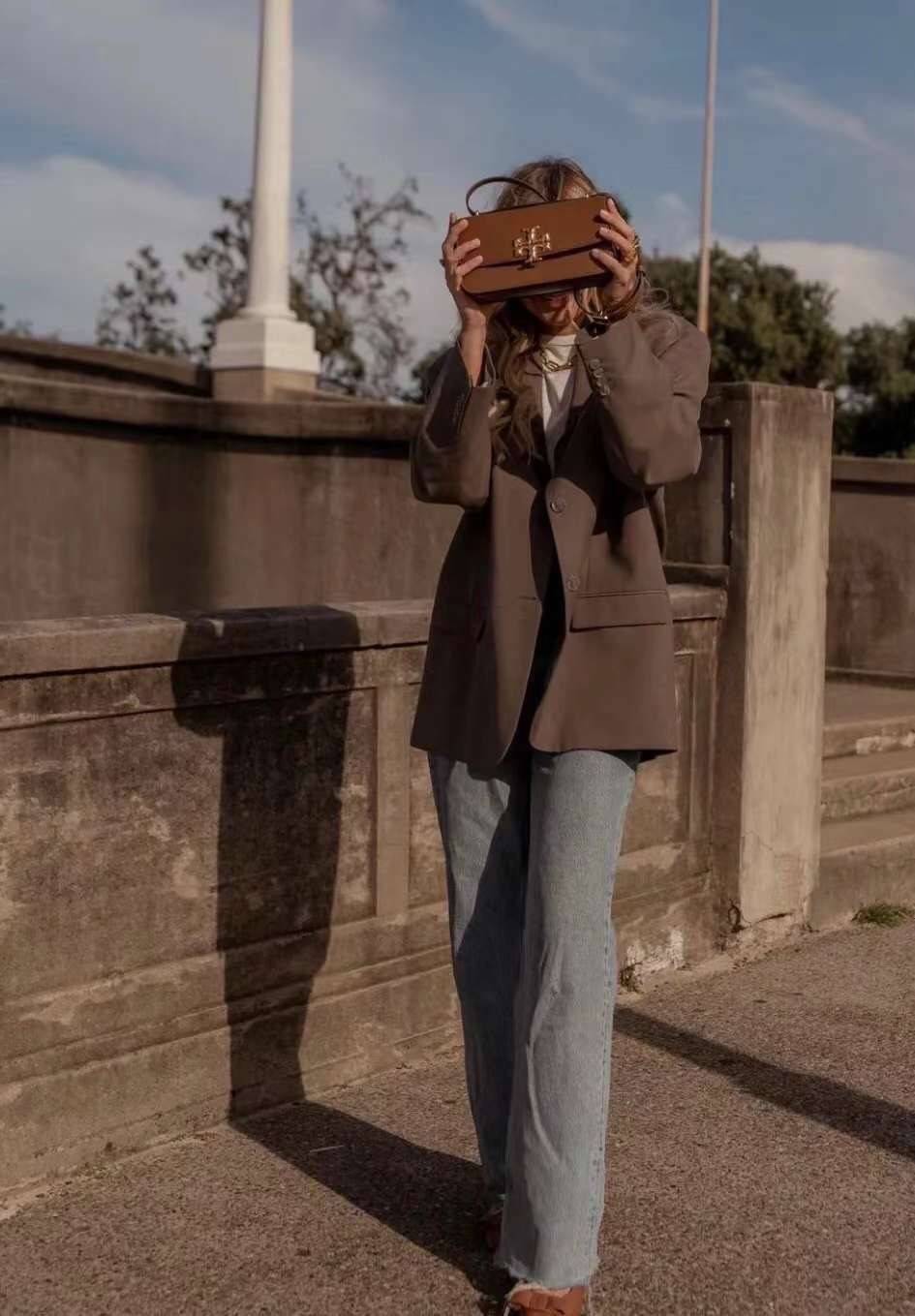 TORY BURCH ELEANOR CONVERTIBLE SHOULDER BAG ((89644)) รุ่นใหม่ สวยตามคนดังเซเลบกันเลยค่า! พร้อมส่ง ห้ามพลาดก่อนหมด ต้องมีติดตัวสักใบค่า กระเป๋าหิ้ว//คล้องไหล่ หรือสะพายข้างได้ หนังแท้เรียบ ผิวลื่น หรูมากๆสำหรับรุ่นนี้ เปิด-ปิดกระเป๋าแบบแม่เหล็กโลโก้แบรนด์