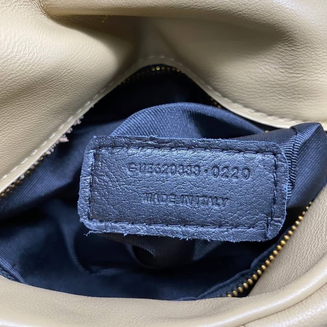 28cm YSL PUFFER SMALL CHAIN BAG IN QUILTED / Yves Saint laurent puffer small chain bag in quilted กระเป๋าสะพายรุ่นยอดนิยม ทรงสวย ใช้ได้บ่อยไม่มีเบื่อ วัสดุหนังสัมผัสนิ่มมือ ดีไซน์เรียบหรู