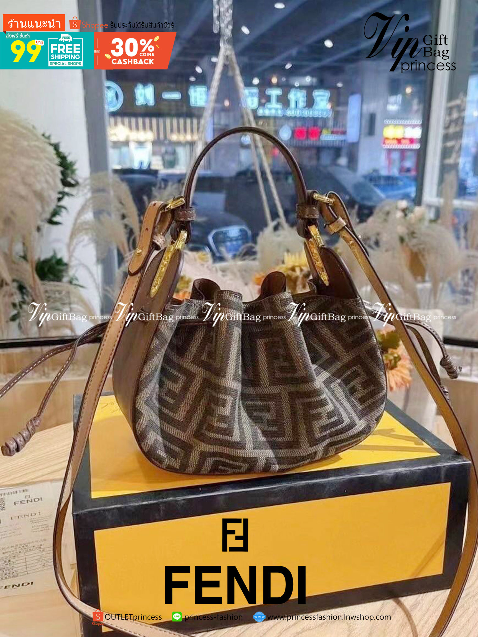Fendi Pomodorino Brown FF Fabric Mini Bag กระเป๋าถือหรือสะพายไหล่ วัสดุผ้าโพลีเอสเตอร์ ลายแบรนด์ ผสมหนังวัวแท้ เปิดปิดด้วยเชือกรูด ทรงน่ารัก กะทัดรัด น้ำหนักเบา ใส่โทรศัพท์ i-phone+ ได้ สวยหรูลูกคุณหนูที่สุดเลยค่าใบนี้