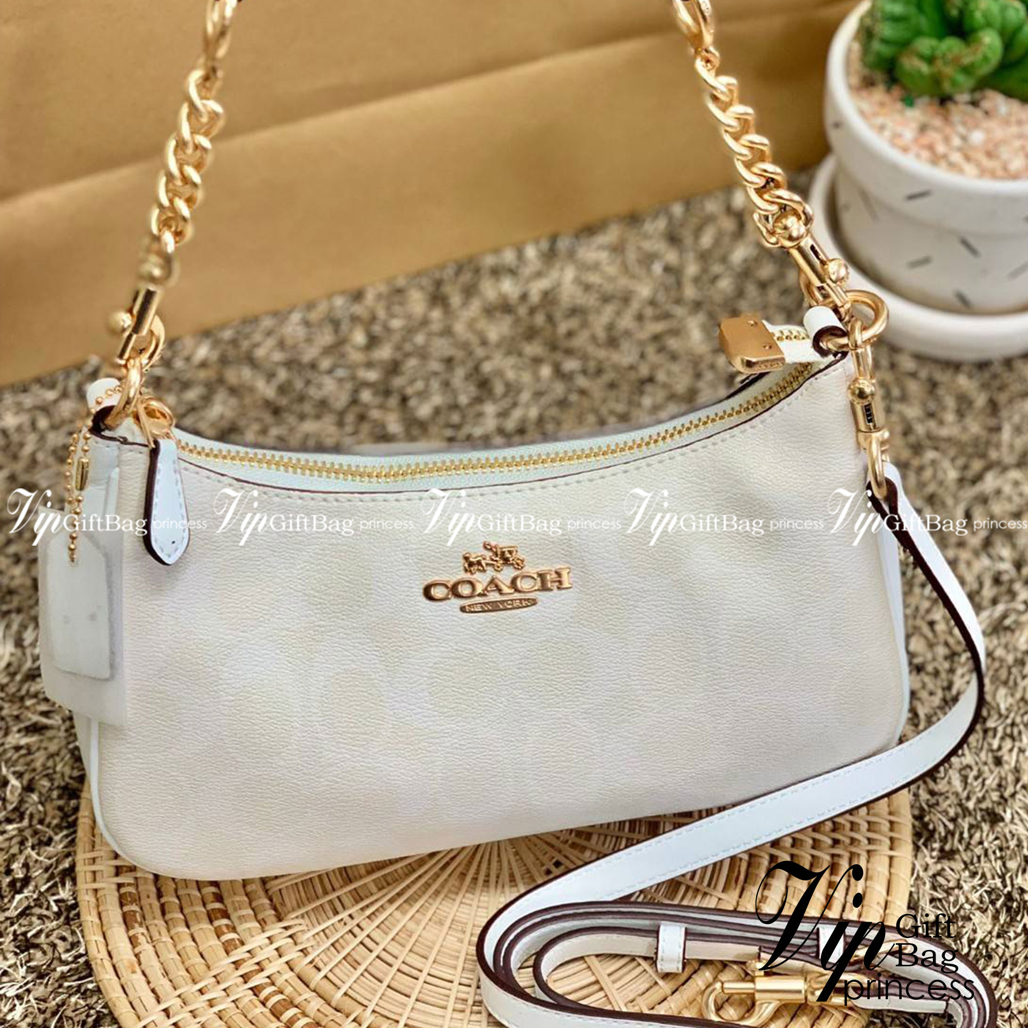 พร้อมส่งครบสี สวยทุกสีเลยค่า😘 ((CA173//CA209//CA548)) COACH TERI SHOULDER BAG 🔹กระเป๋าทรงพอช ในรูปแบบหนังแท้ หนังนิ่มสวยมากค่ะ