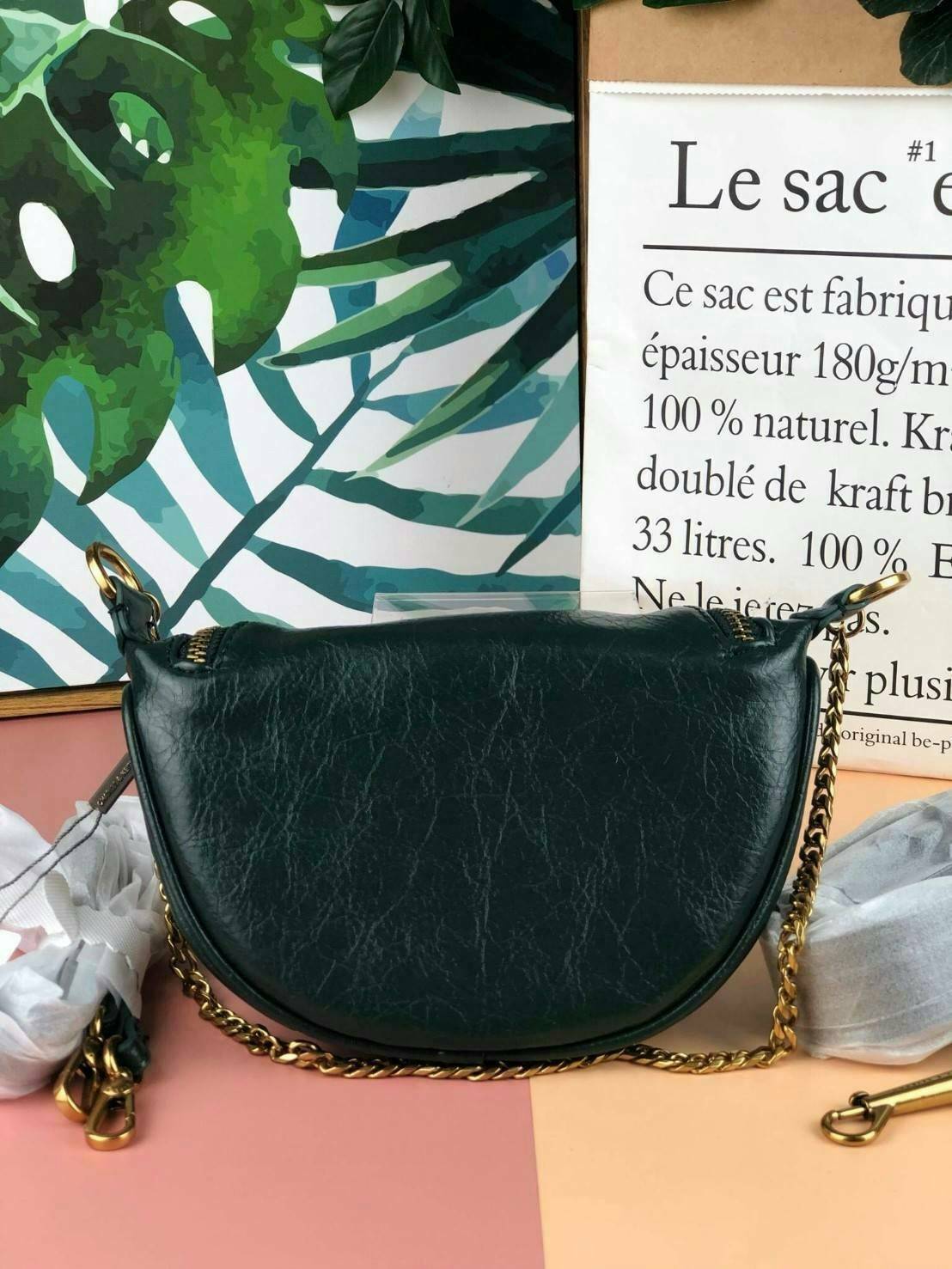 CHARLES & KEITH WRINKLED EFFECT RING ZIP TASSEL CROSSBODY BAG กระเป๋าสาระพัดประโยชน์ ใช้คาเอว คาดอก หรือจะสะพายแบบครอสบอดี้ได้ค่า 💥💥 มีโลโก้แบรนด์ที่ด้านหน้า เปิดปิดแบบซิปคู่เก๋ๆ ด้านในมีช่องใส่บัตรได้ 3 ช่อง รุ่นนี้ใส่ iPhone plus ได้พอดี