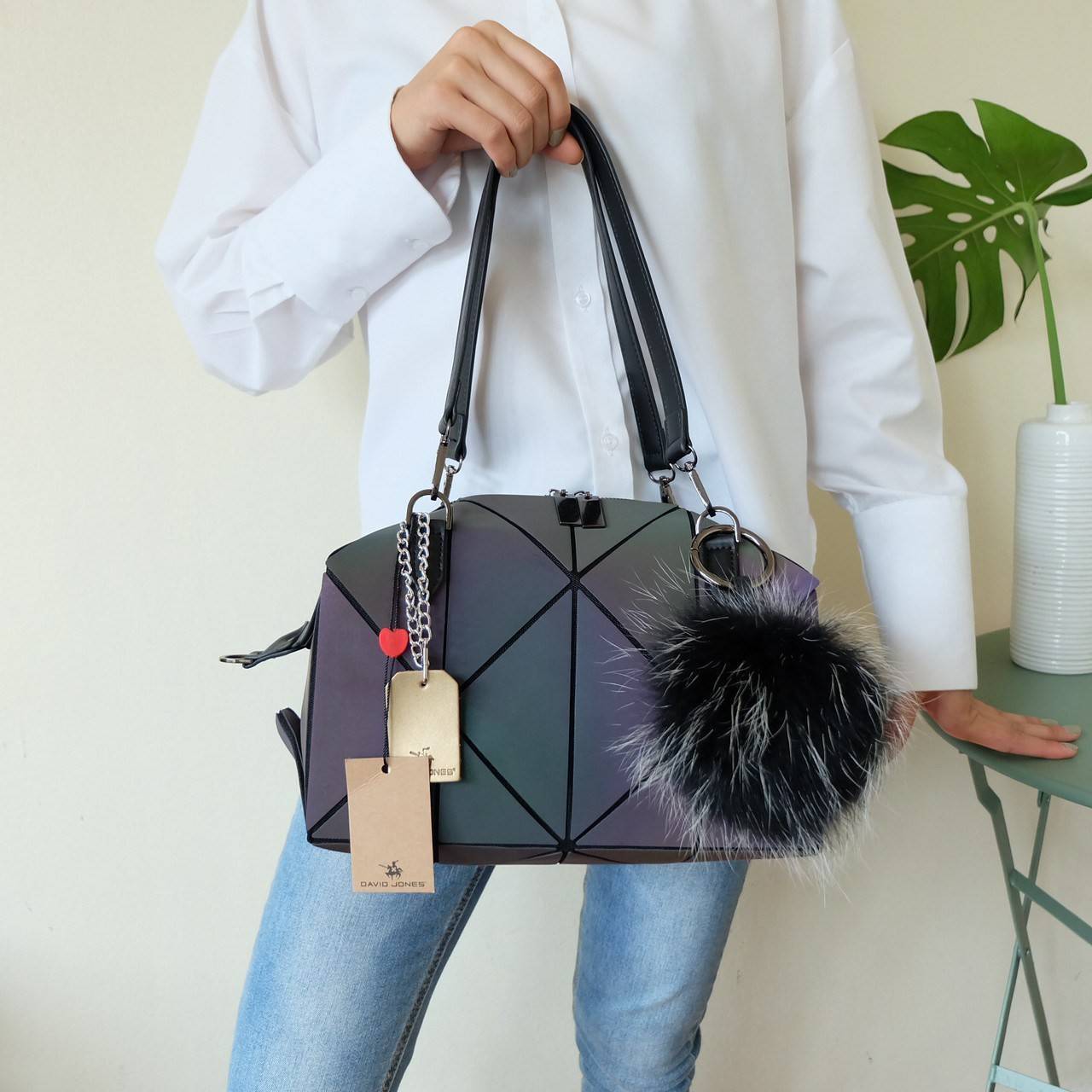 มาใหม่ กระเป๋าถือ/สะพาย ทรงสวย เหมือนซื้อ1ได้4 โอ้ย 🤩🤩 คุ้มสุดๆไปเลยค่า เพราะตัวกระเป๋าปรับได้ถึง4 แบบตามการใช้งานเลยน๊าแถมตัวกระเป๋าน้ำหนักเบาอีกด้วย ✨✨✨ สายสะพายถอดได้แถมสายยาวให้อีก 1 เส้น กระเป๋าทรงสุดฮิตจากแบรนด์ 