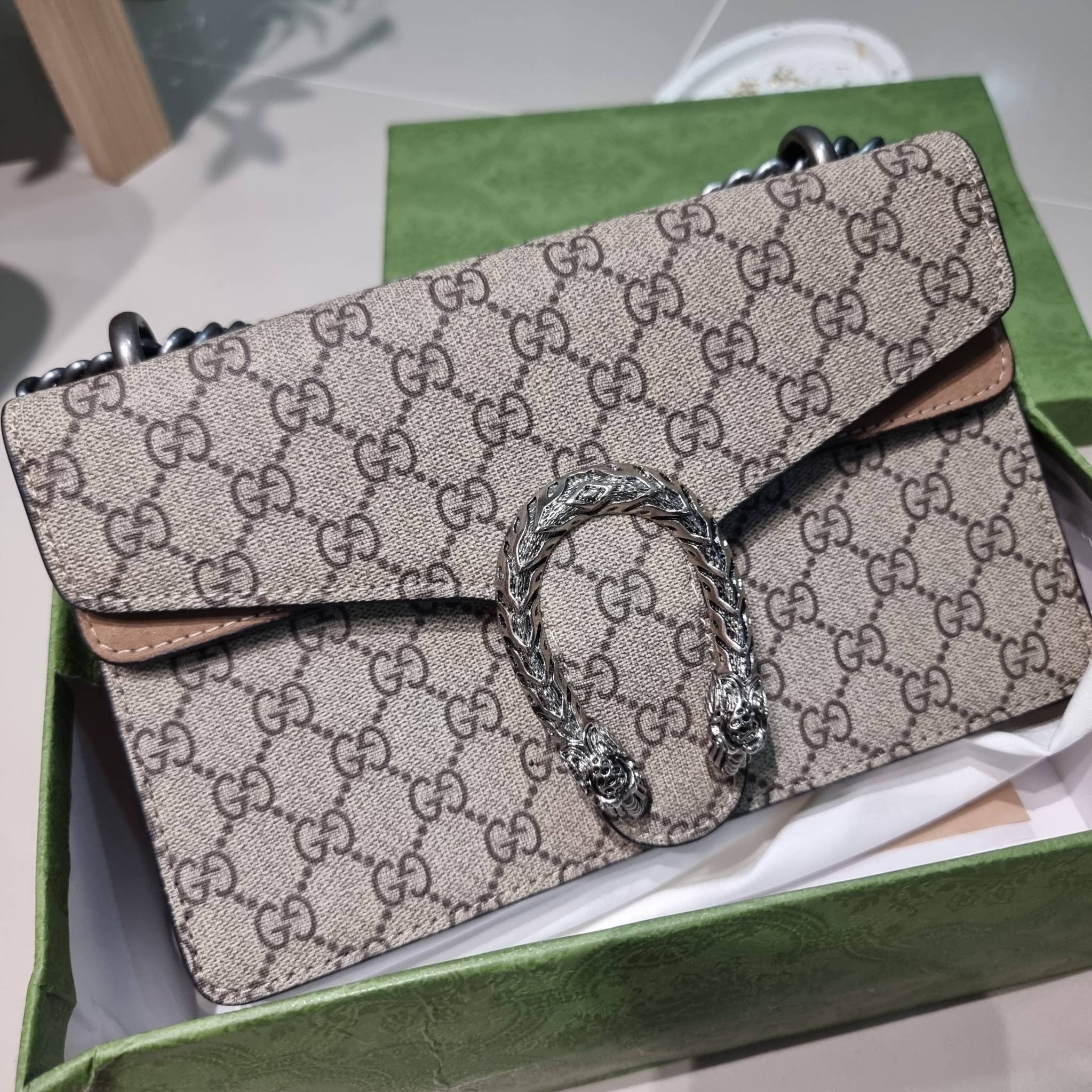 GUCCI GG DIONYSUS SHOULDER BAG / DIONYSUS GG SMALL SHOULDER BAG / GUCCI BAG พร้อมส่งที่ไทย กระเป๋าสะพายรุ่นที่สาวๆต้องไม่พลาด!! ดึงดูดและสะกดสายตาด้วยอะไหล่ดีเทลหรู
