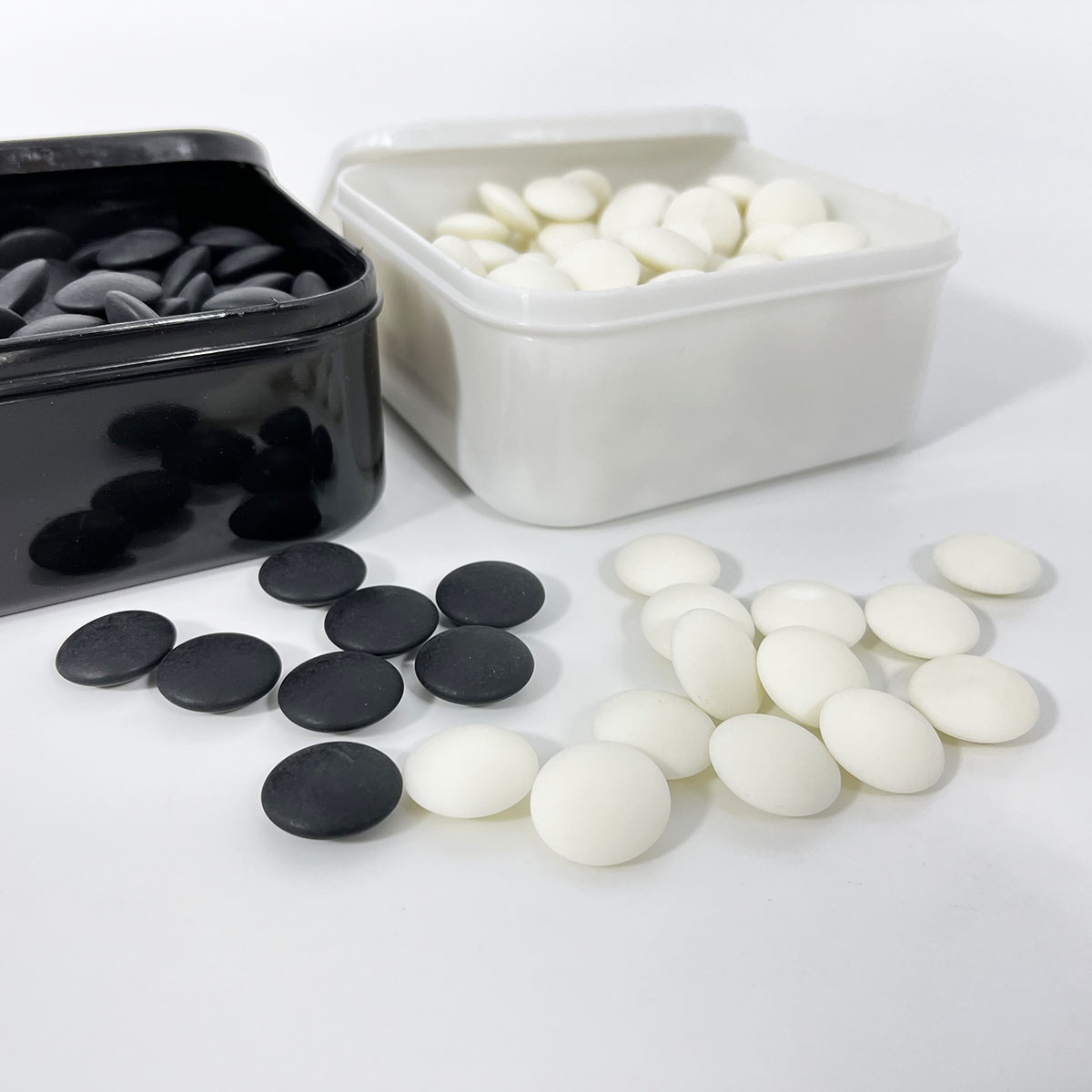 ชุดกระดานหมากล้อมไม้บาง0.3cm 19และ13าส้น.พร้อมเม็ดหมากเมลามีนนูนสองด้านพร้อมโถสี่เหลี่ยม