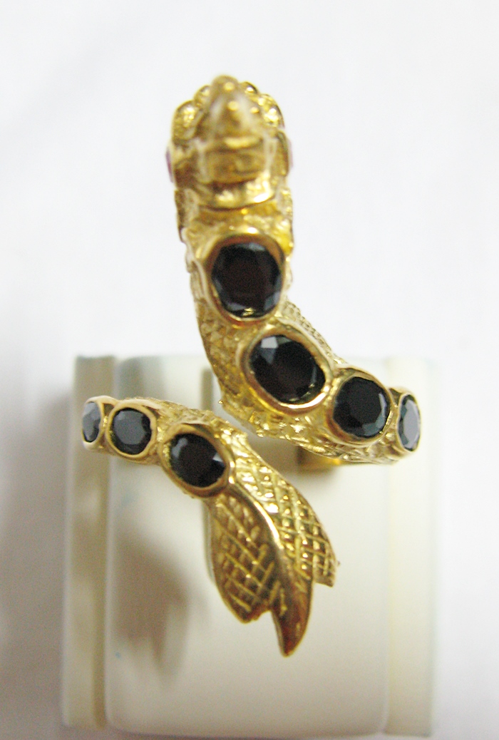 สินค้าหมดค่ะ แหวนพญานาคทองเหลืองประดับพลอยสีดำ เสริมอำนาจวาสนาค่ะ